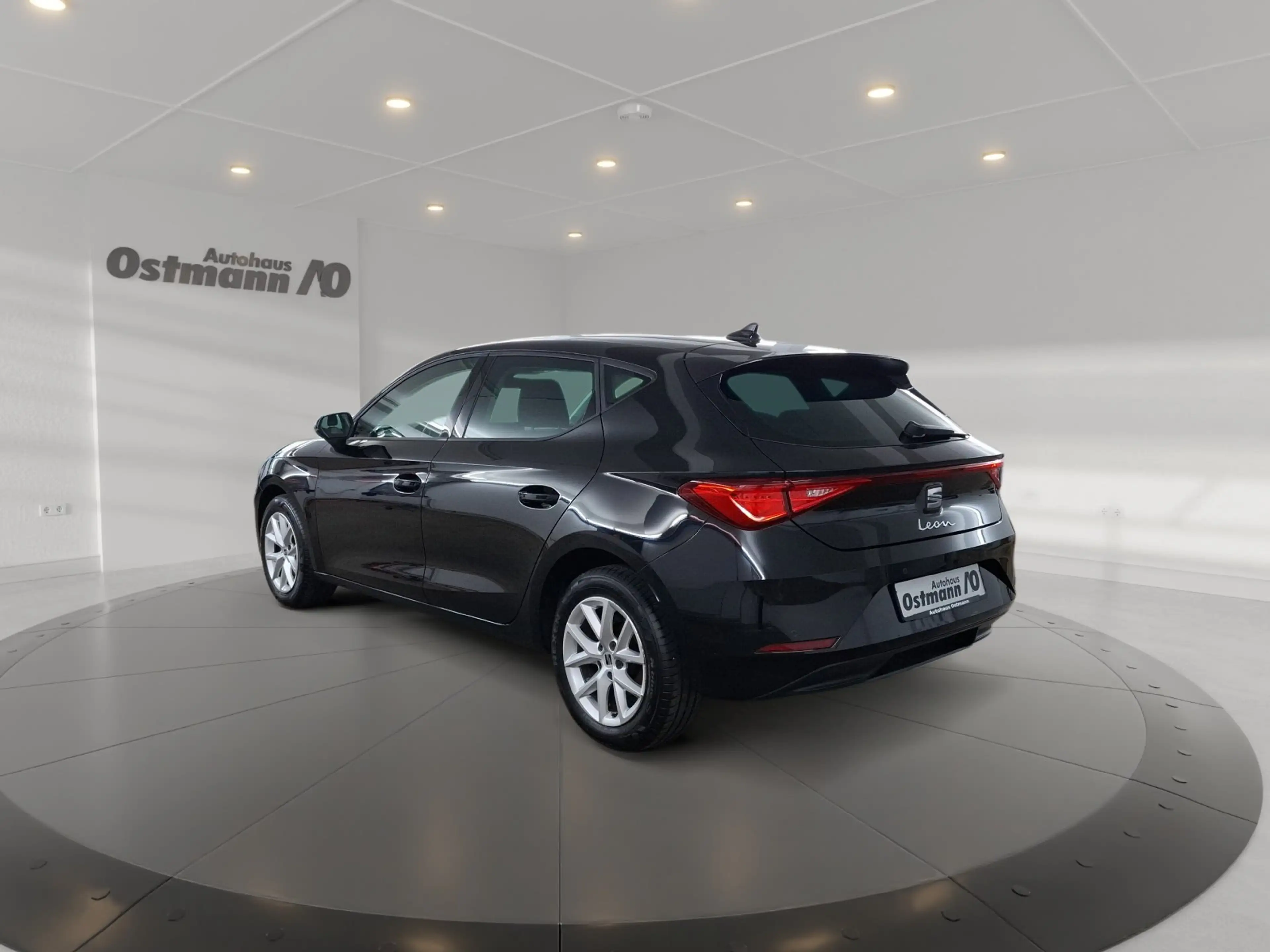 SEAT Leon Style 1.5 TSI Navi CarPlay LED SHZ PDC — photo 3