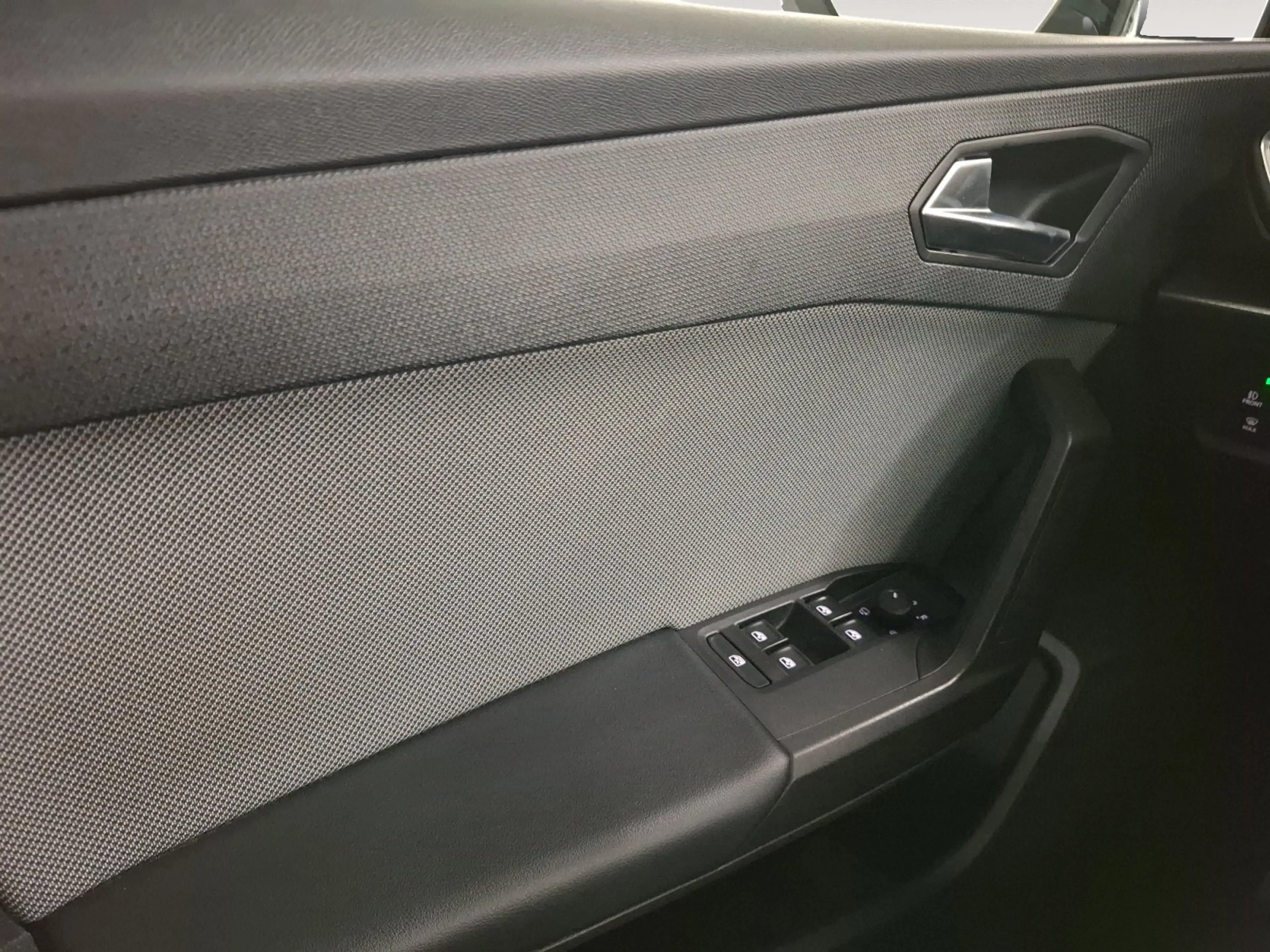 SEAT Leon Style 1.5 TSI Navi CarPlay LED SHZ PDC — photo 14