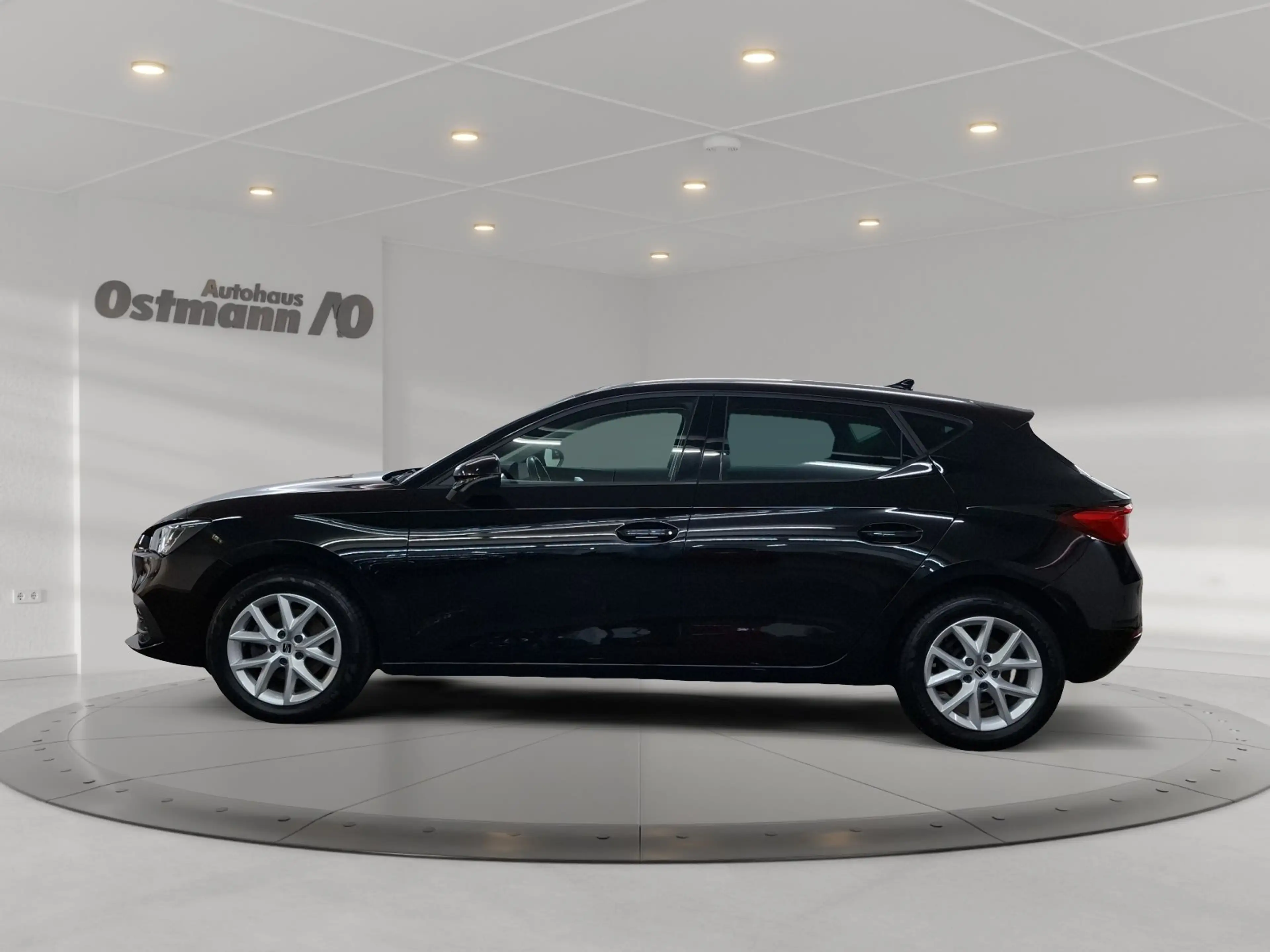 SEAT Leon Style 1.5 TSI Navi CarPlay LED SHZ PDC — photo 2