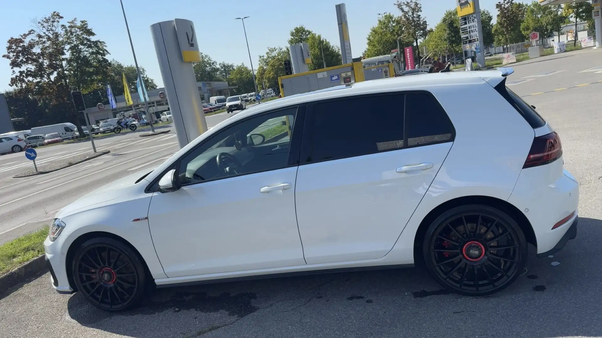 Volkswagen Golf GTI Performance 2,0 TSI DSG Weiß - 2