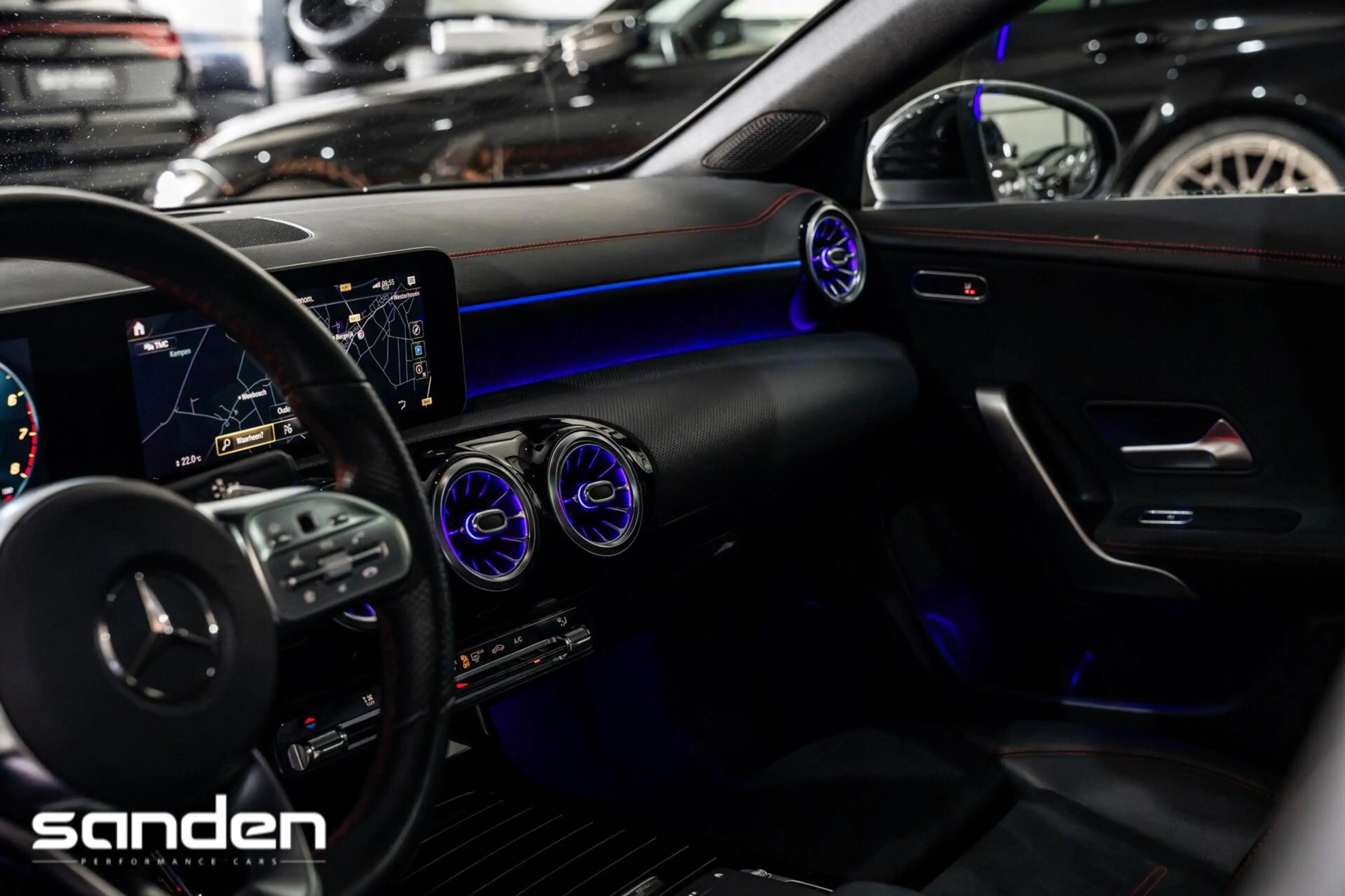 Mercedes-Benz CLA 220 Premium Plus |Pano|Sfeerverlichting|Burmester|19" — photo 33