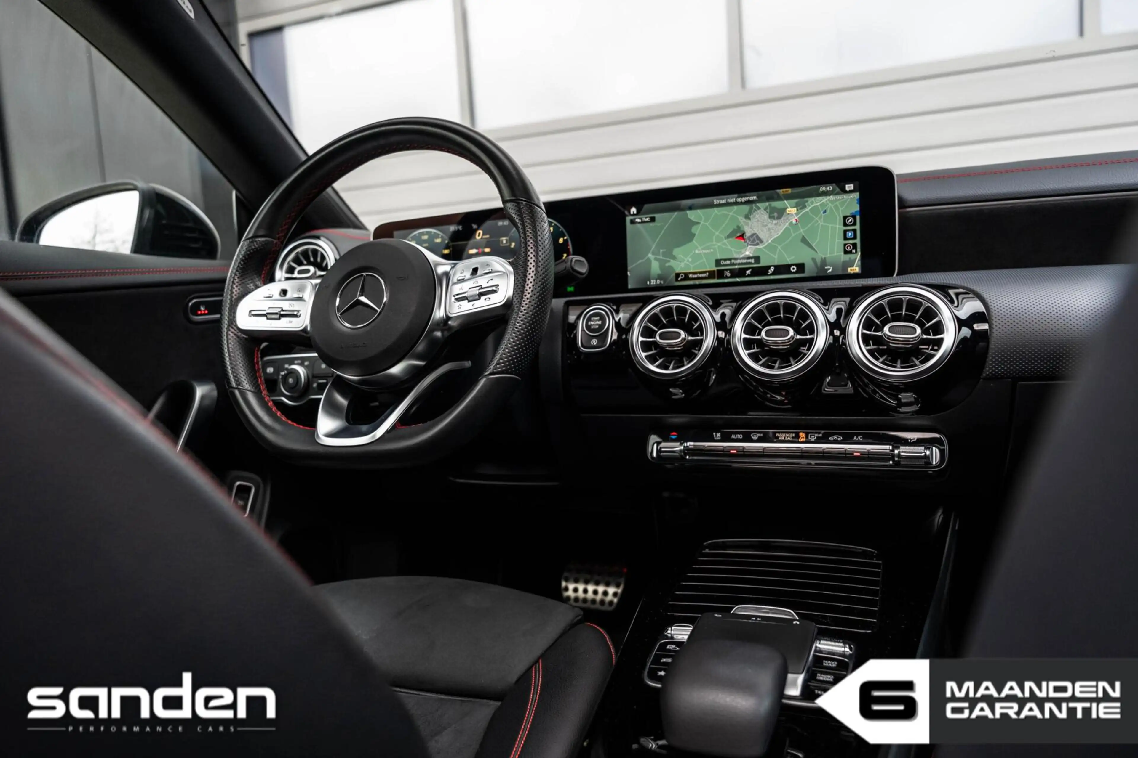 Mercedes-Benz CLA 220 Premium Plus |Pano|Sfeerverlichting|Burmester|19" — photo 5