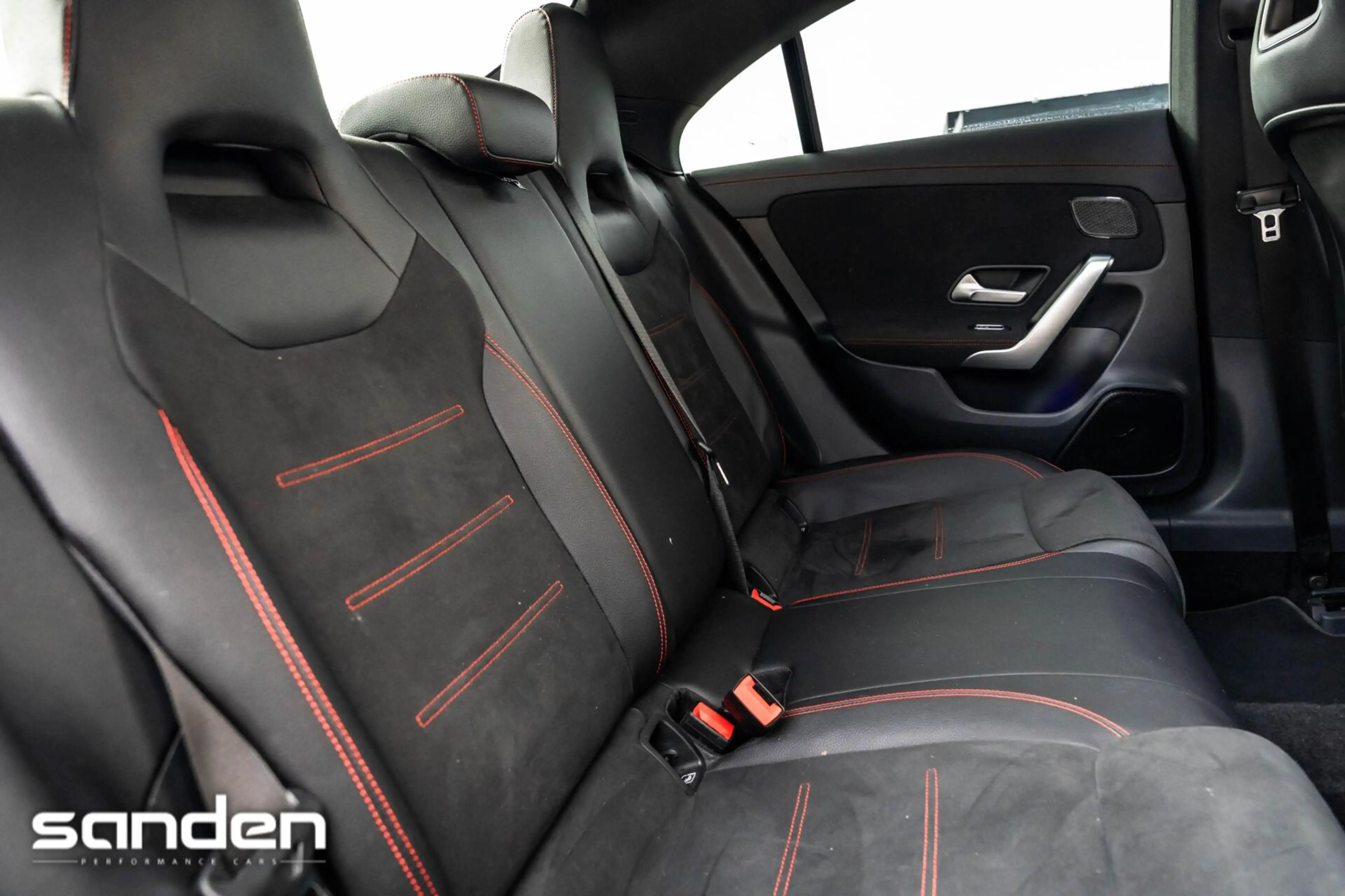 Mercedes-Benz CLA 220 Premium Plus |Pano|Sfeerverlichting|Burmester|19" — photo 47