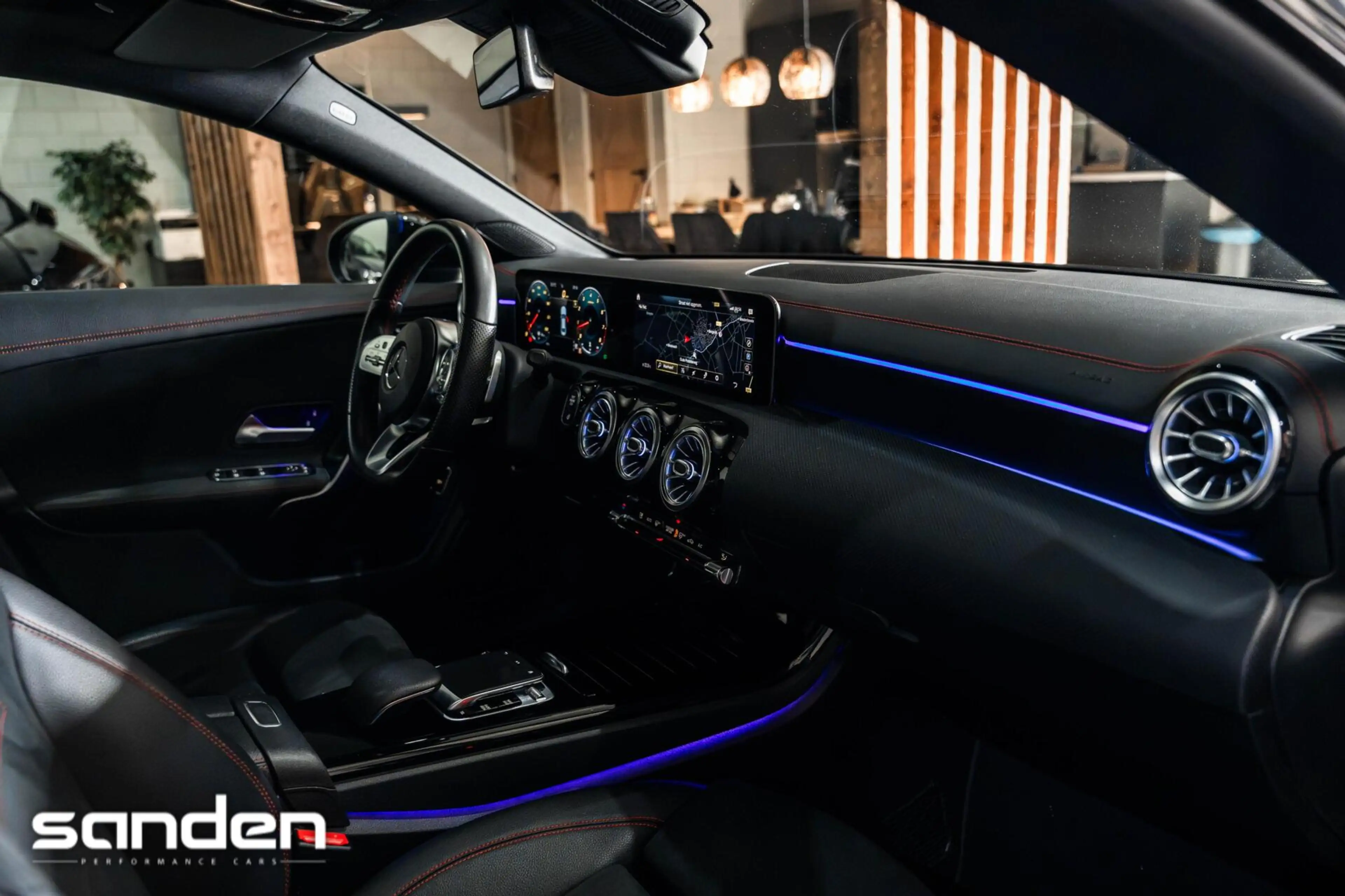Mercedes-Benz CLA 220 Premium Plus |Pano|Sfeerverlichting|Burmester|19" — photo 11