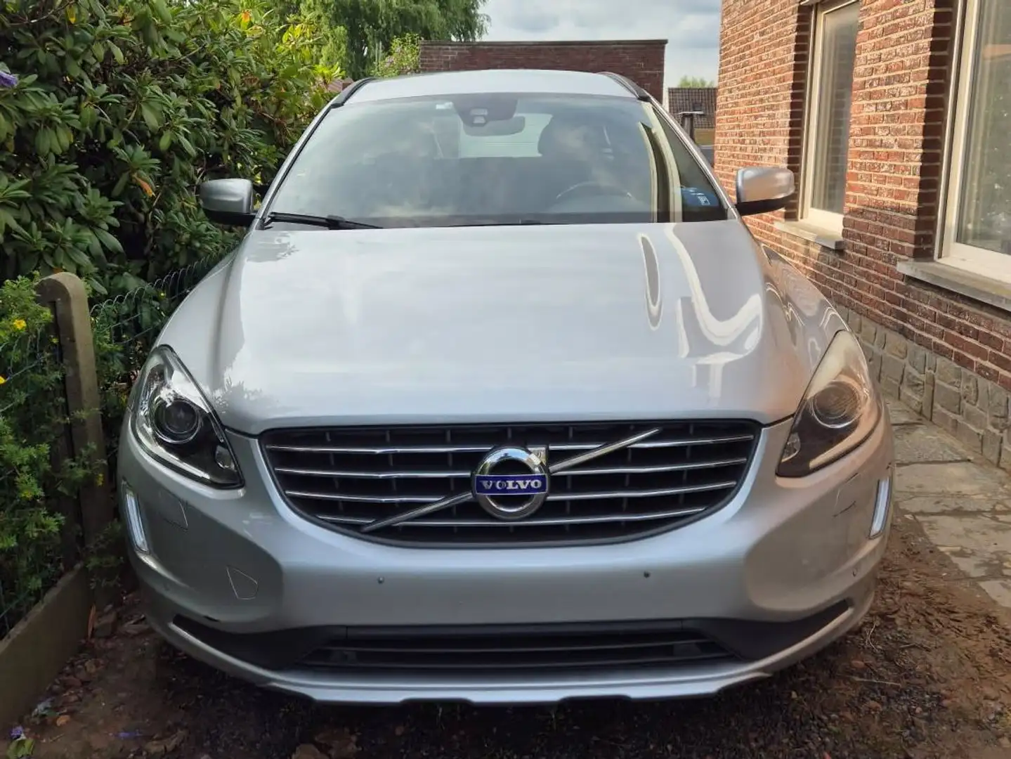 Volvo XC60 XC60 D4 Momentum Argent - 1