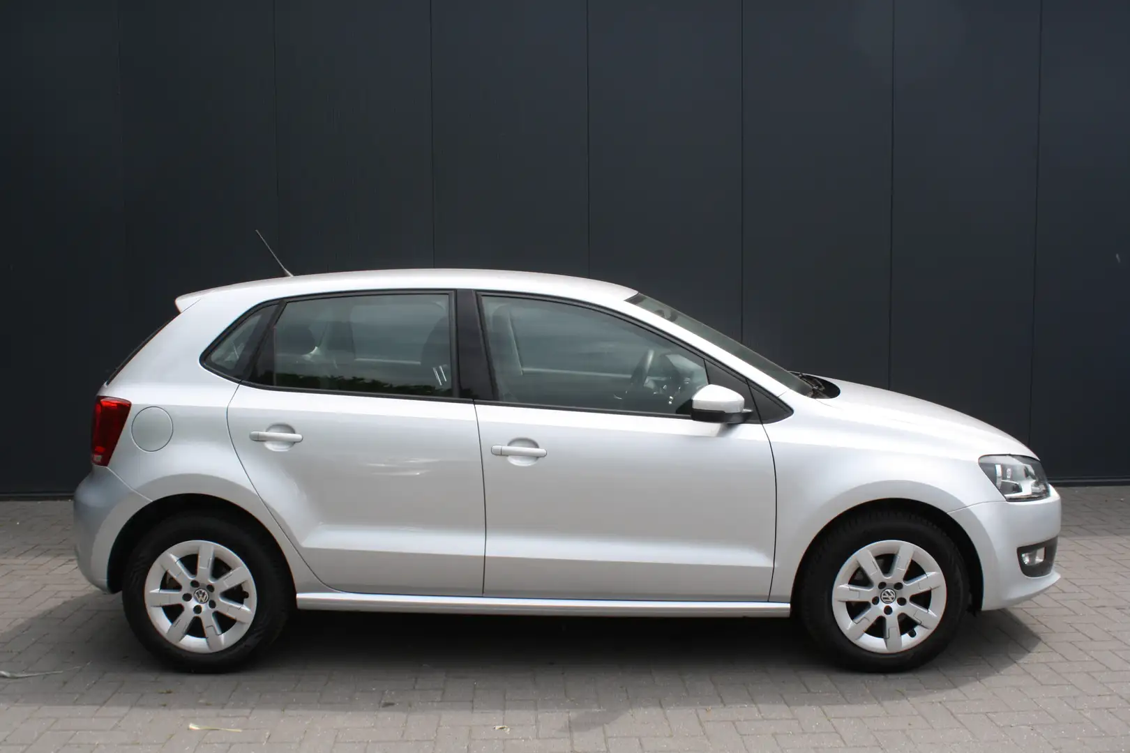 Volkswagen Polo 1.2 TSI 90PK Comfort Edition - AIRCO - CRUISE CONT Grijs - 2