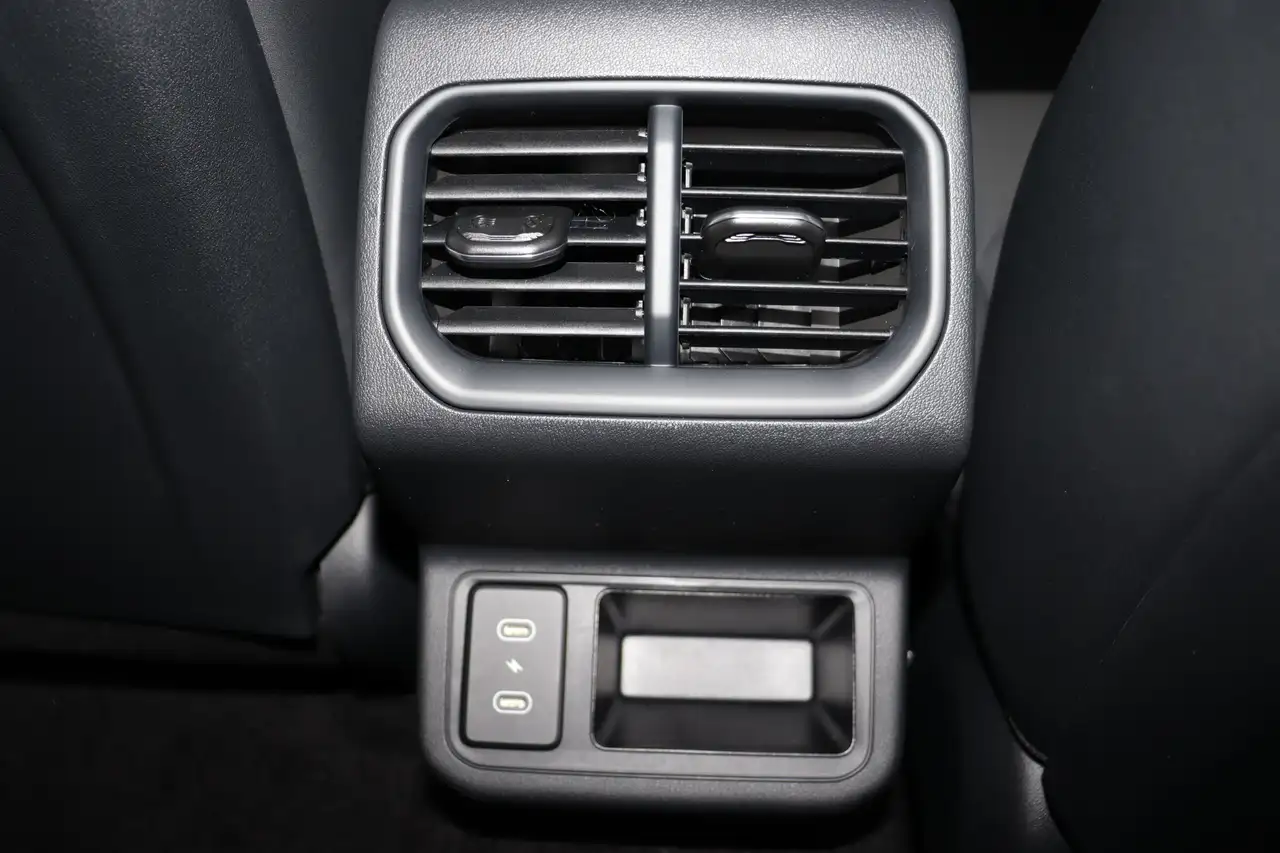 Kia K4 fotografie Kia K4