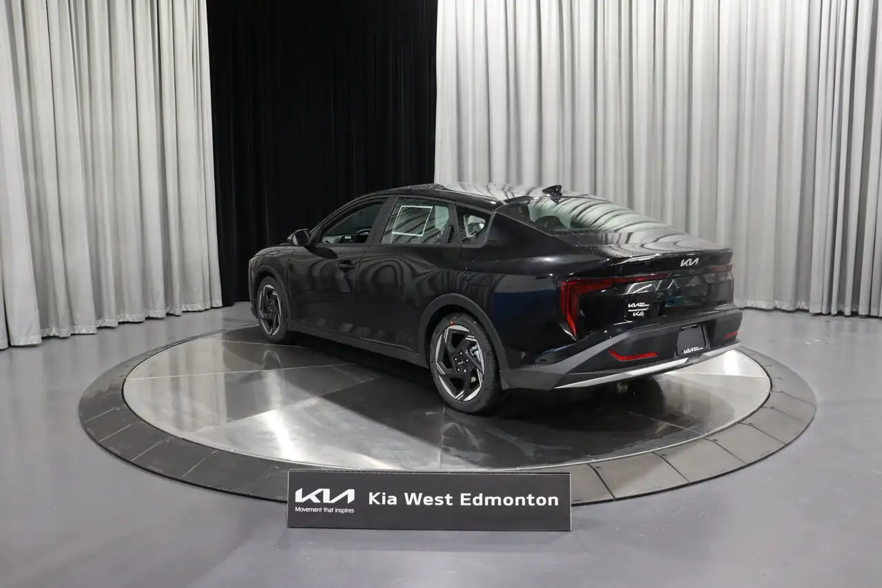 Kia K4 fotografie Kia K4