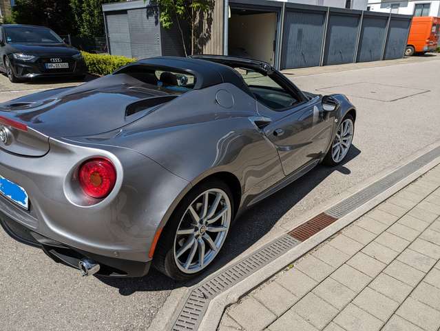 Imagine Alfa Romeo 4C 4C 1.8 TBi  Spider