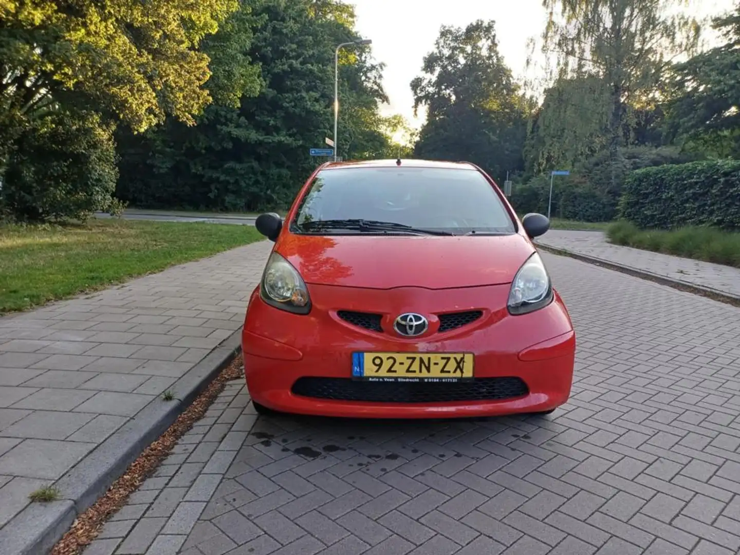 Toyota Aygo 1.0-12V Rood - 2