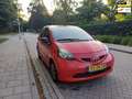 Toyota Aygo 1.0-12V APK tot 06-11-2026 Rouge - thumbnail 1