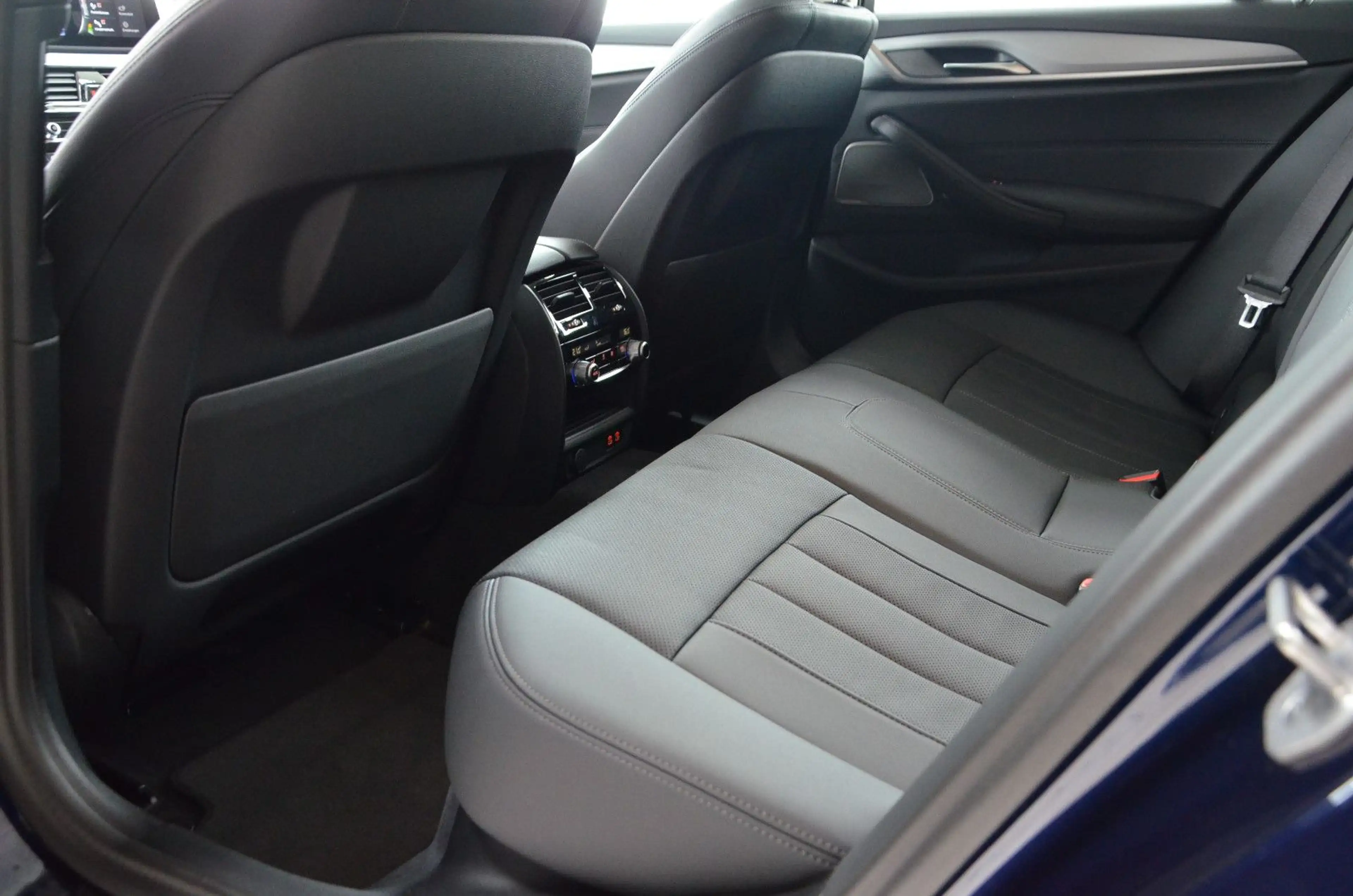 BMW 540 d xDrive Touring *AUTOMATIK*LED*1.HAND!* — photo 15