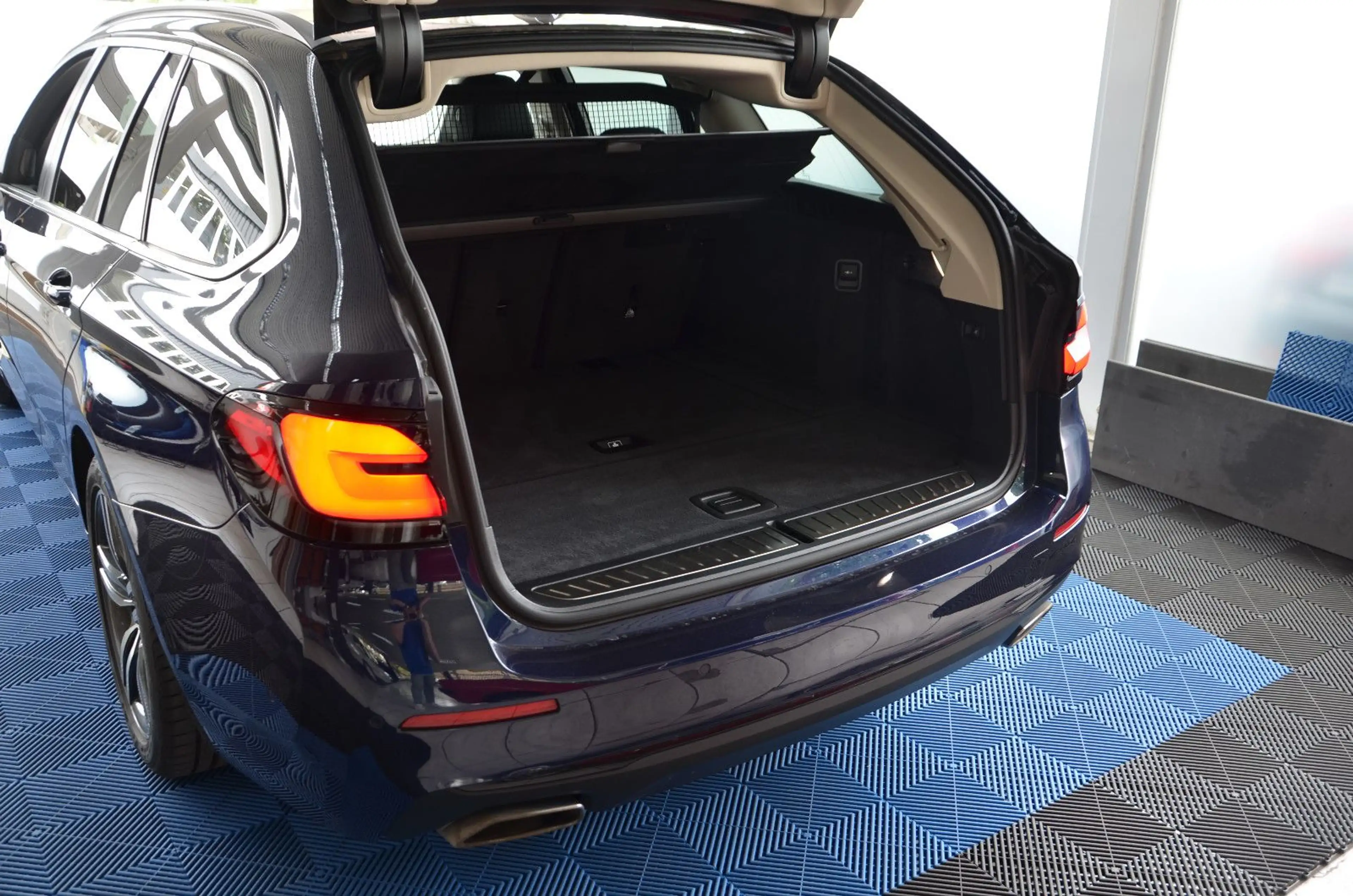 BMW 540 d xDrive Touring *AUTOMATIK*LED*1.HAND!* — photo 8