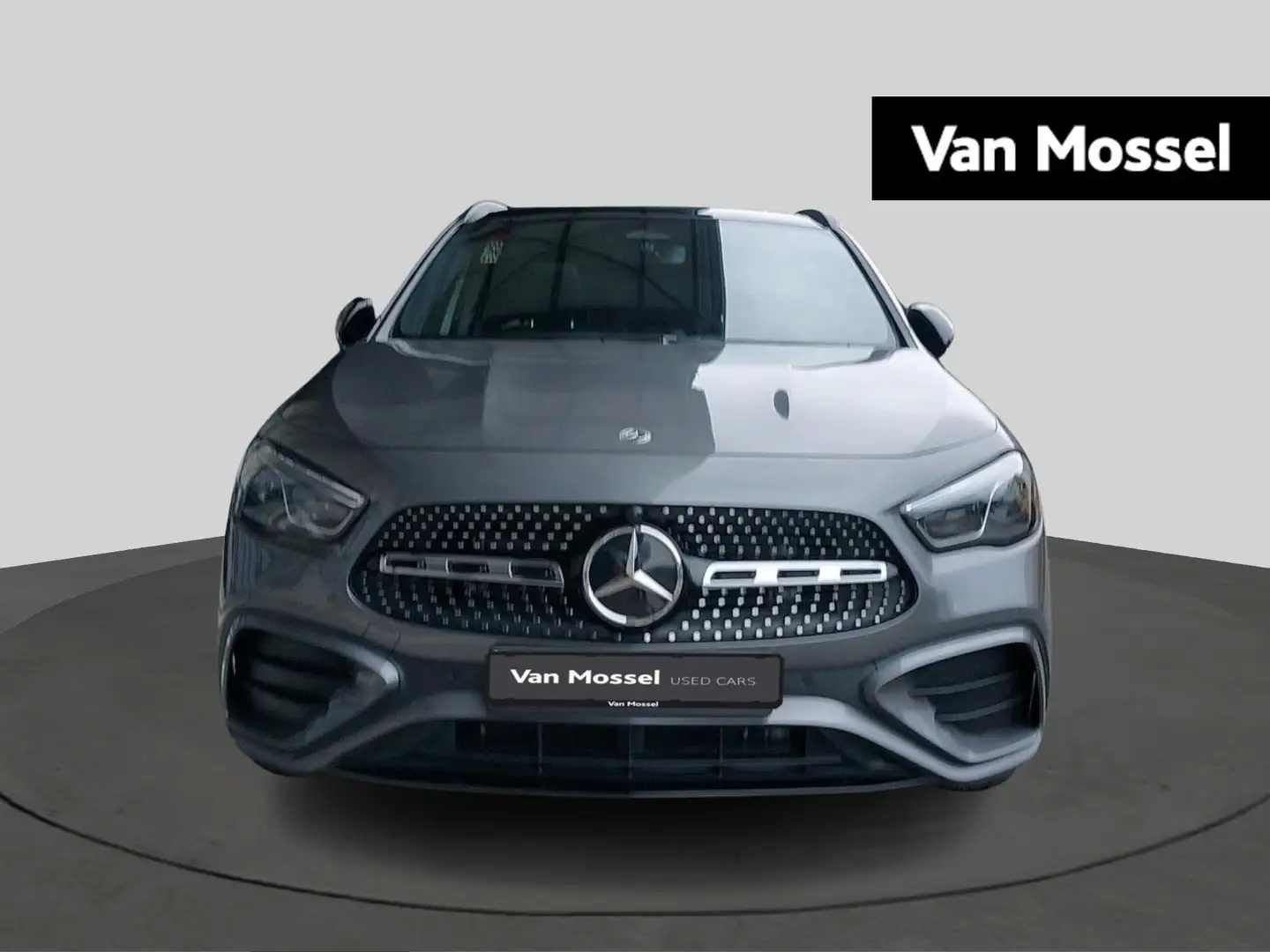Mercedes-Benz GLA 180 Star Edition + AMG LINE + PANORAMISCH DAK + TREKHA Gris - 2