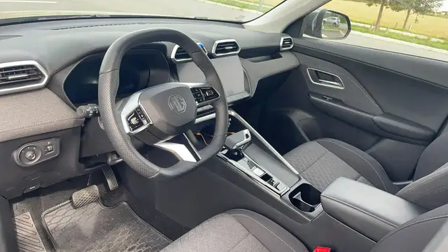 MG ZS view 8