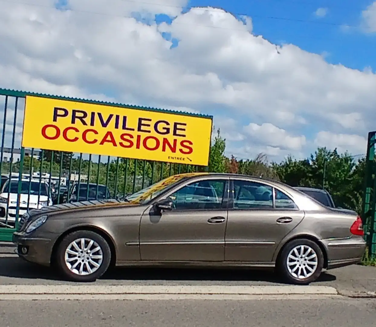 Mercedes-Benz E 200 CDI AUTOM Elegance CUIR CHAUF AIRCO GPS JA AT REM Bruin - 1