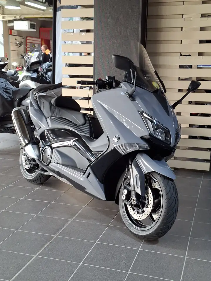 Yamaha Tmax 560