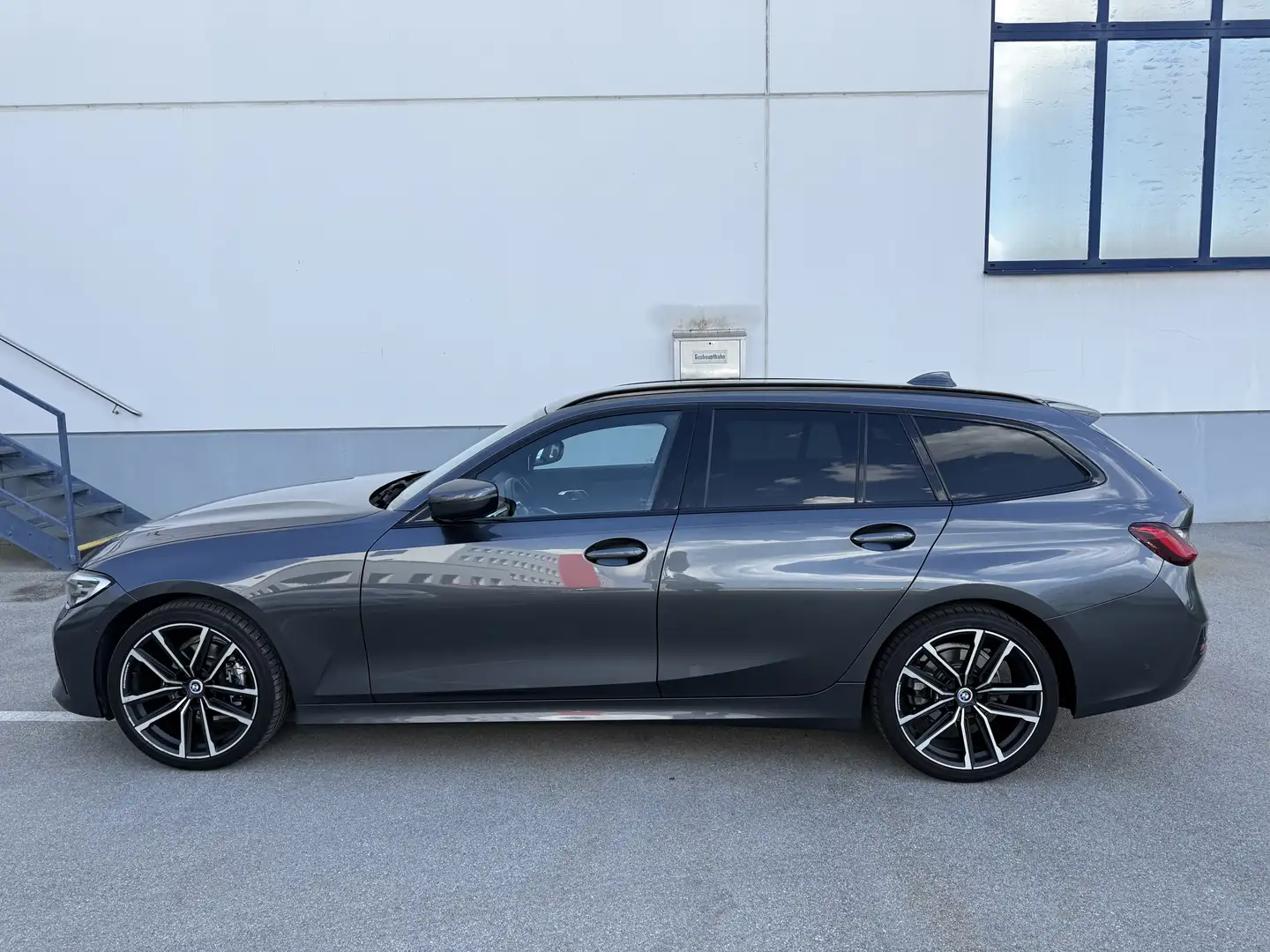 BMW 318 BMW 3er-Reihe BMW 318d Touring Mild Hybrid Aut. M- - 1