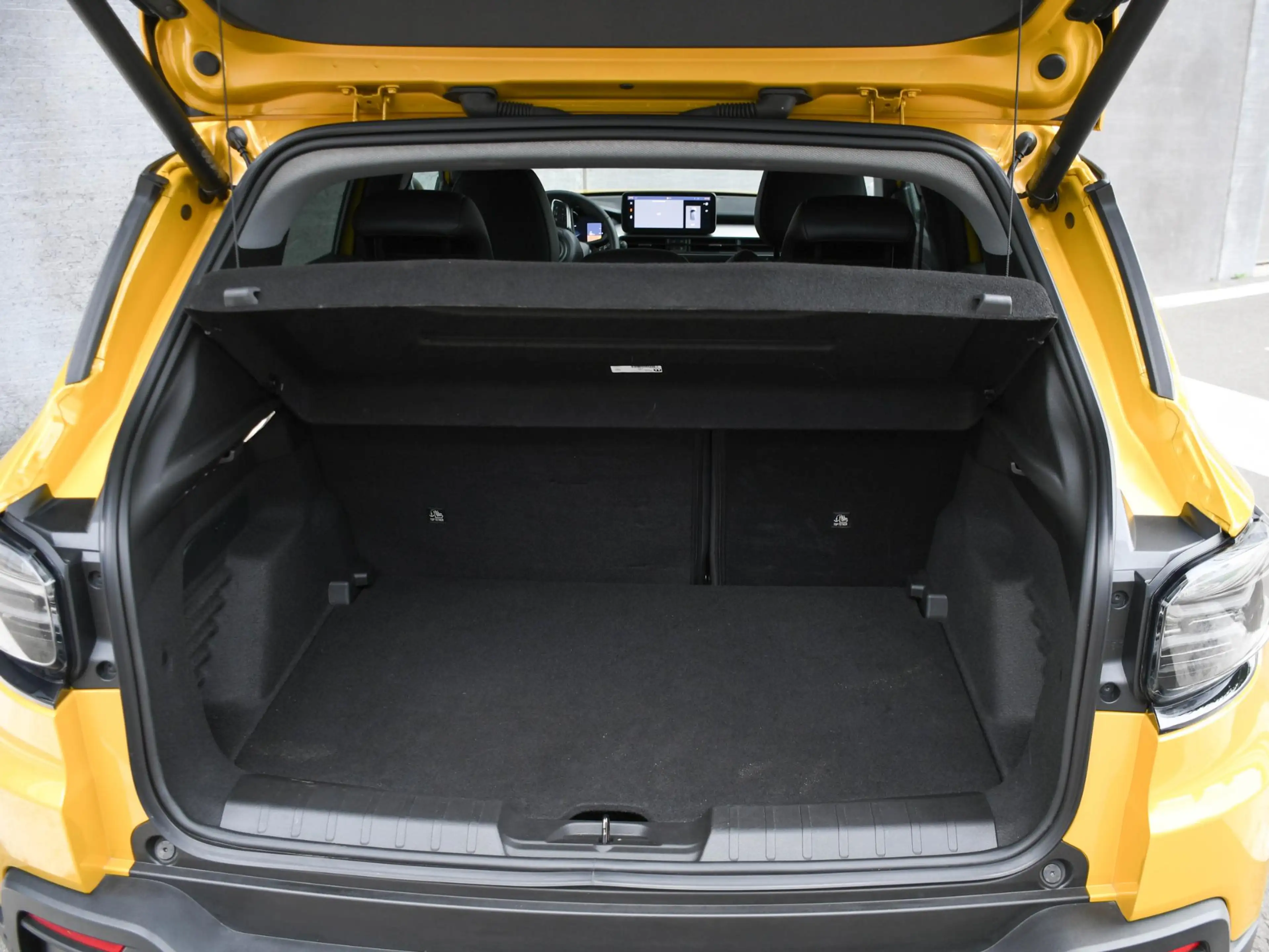Jeep Avenger Summit 1.2 e-Hybrid 110pk Automaat JBL | ELEK. ACH — photo 12