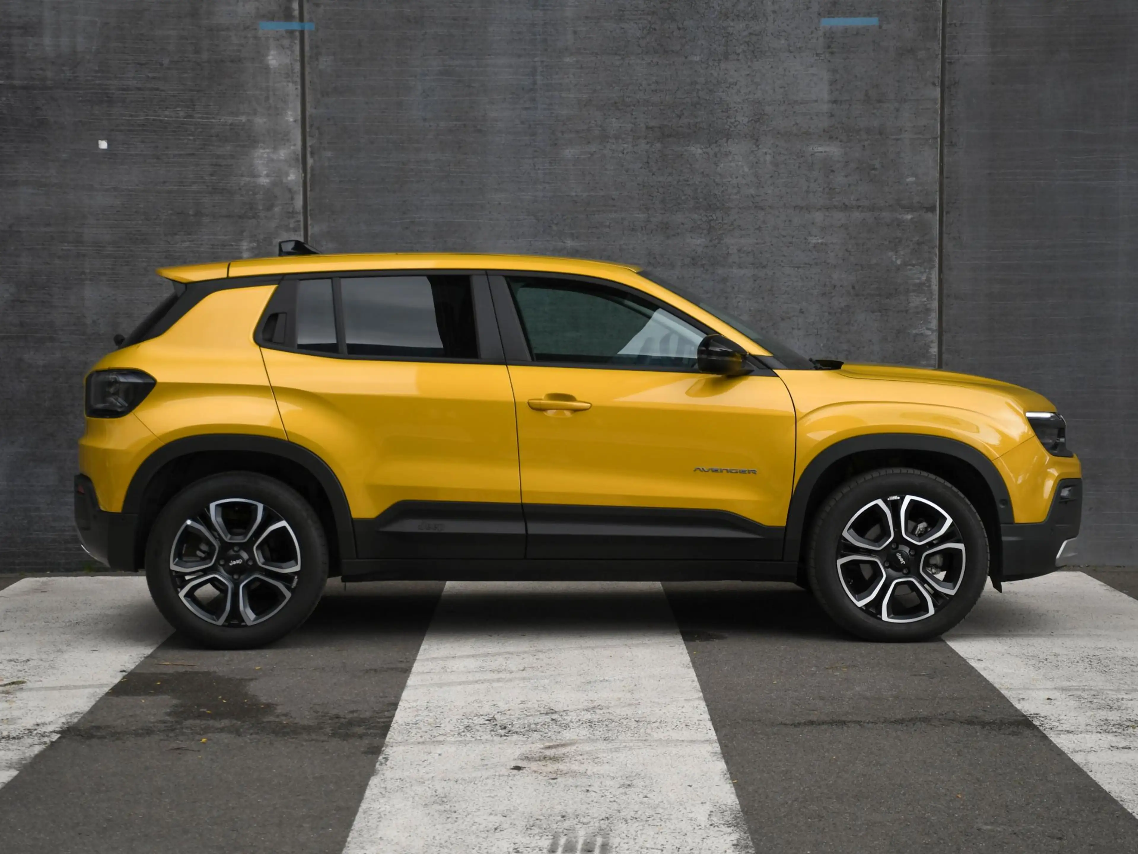 Jeep Avenger Summit 1.2 e-Hybrid 110pk Automaat JBL | ELEK. ACH — photo 4