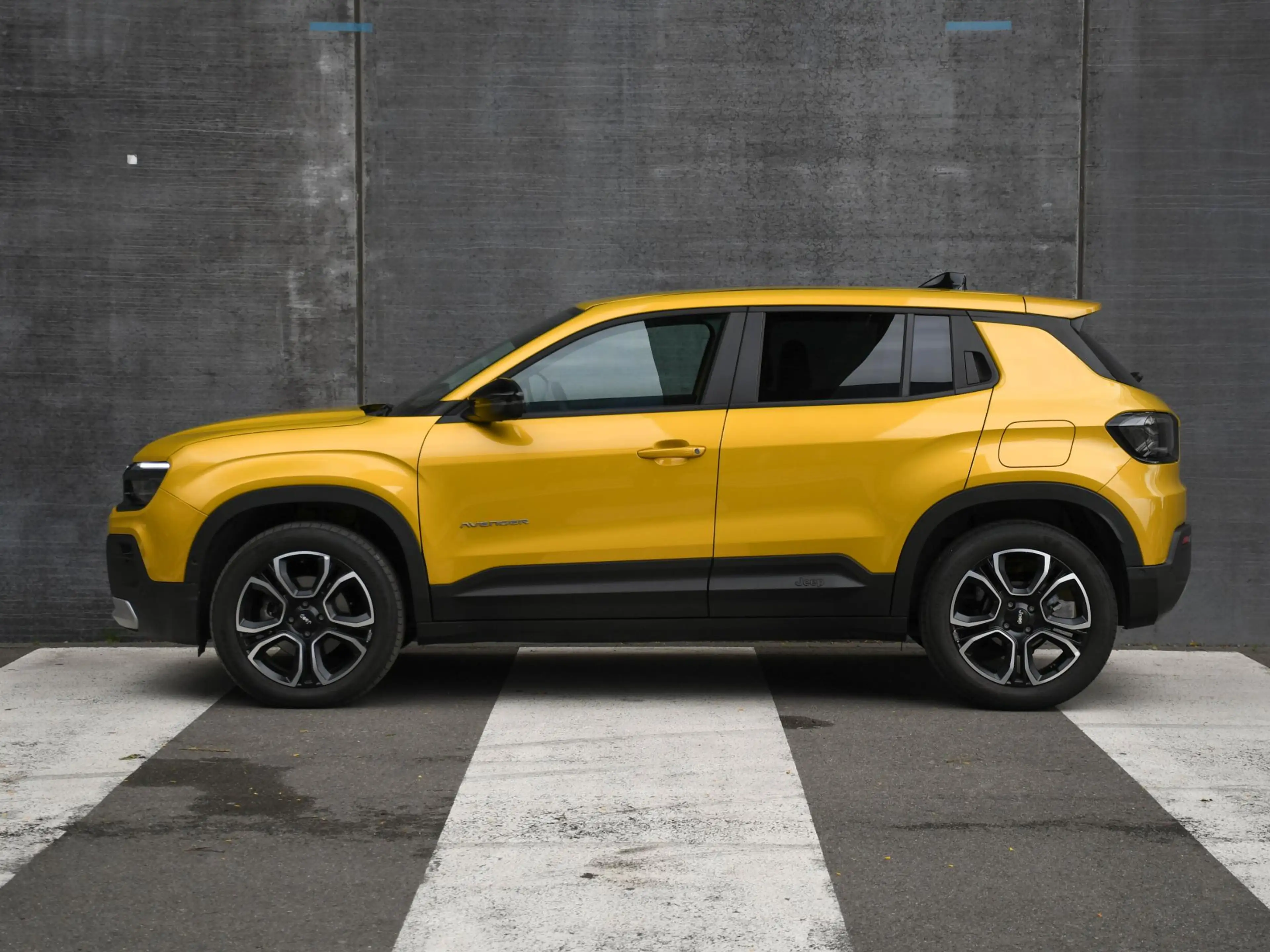 Jeep Avenger Summit 1.2 e-Hybrid 110pk Automaat JBL | ELEK. ACH — photo 3