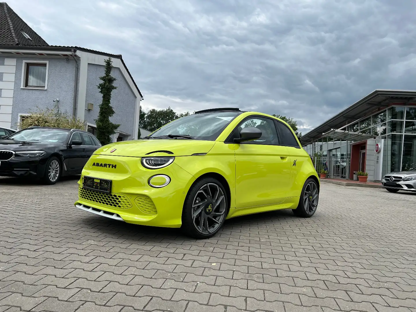 Abarth 500C Scorpionissima LED Navi Leder Kamera Sitzh. Grün - 1