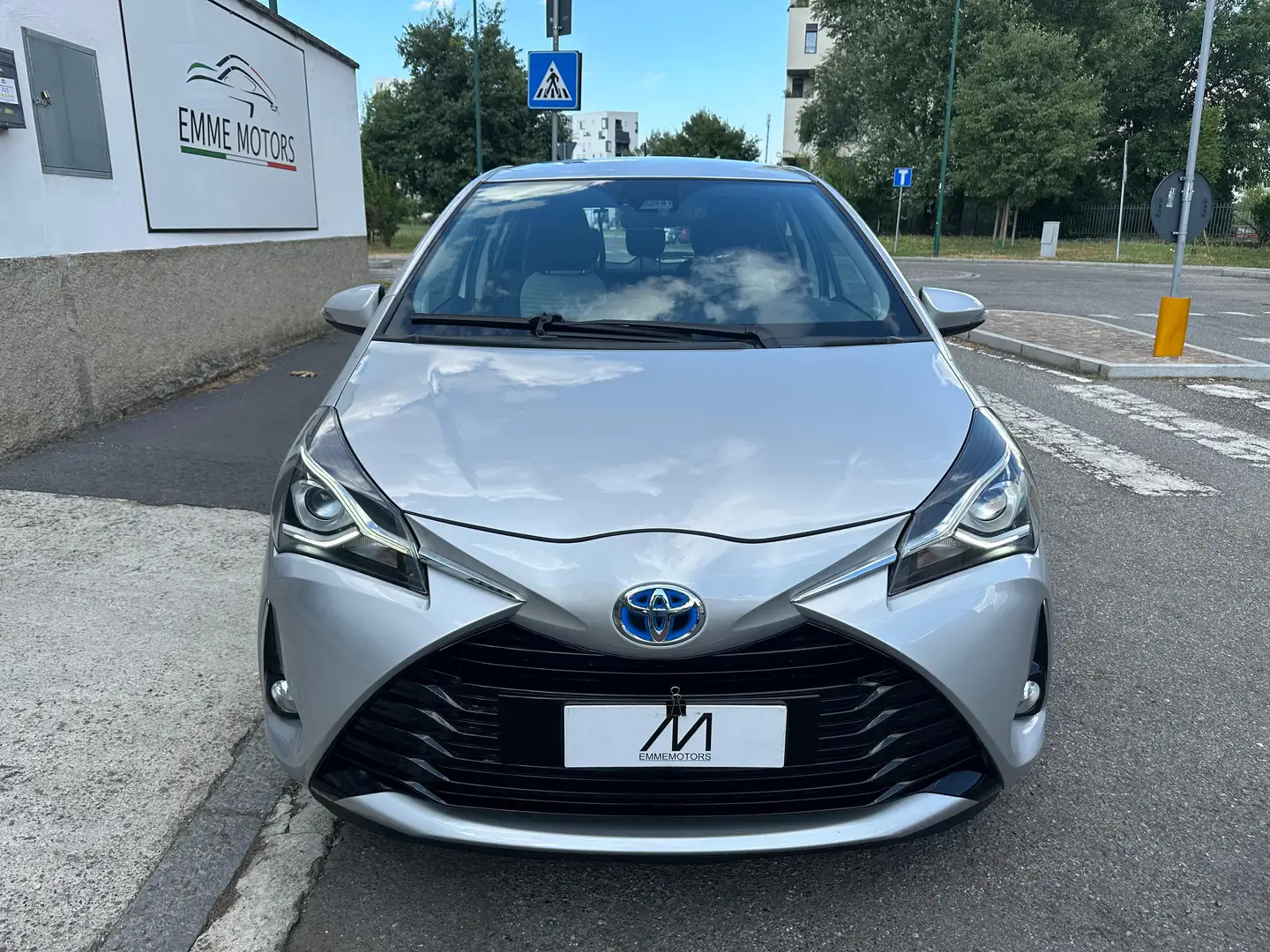Toyota Yaris 5p 1.5 Hybrid Active - AUT/CAMERA/LED/NEOPATENTATI Argento - 2
