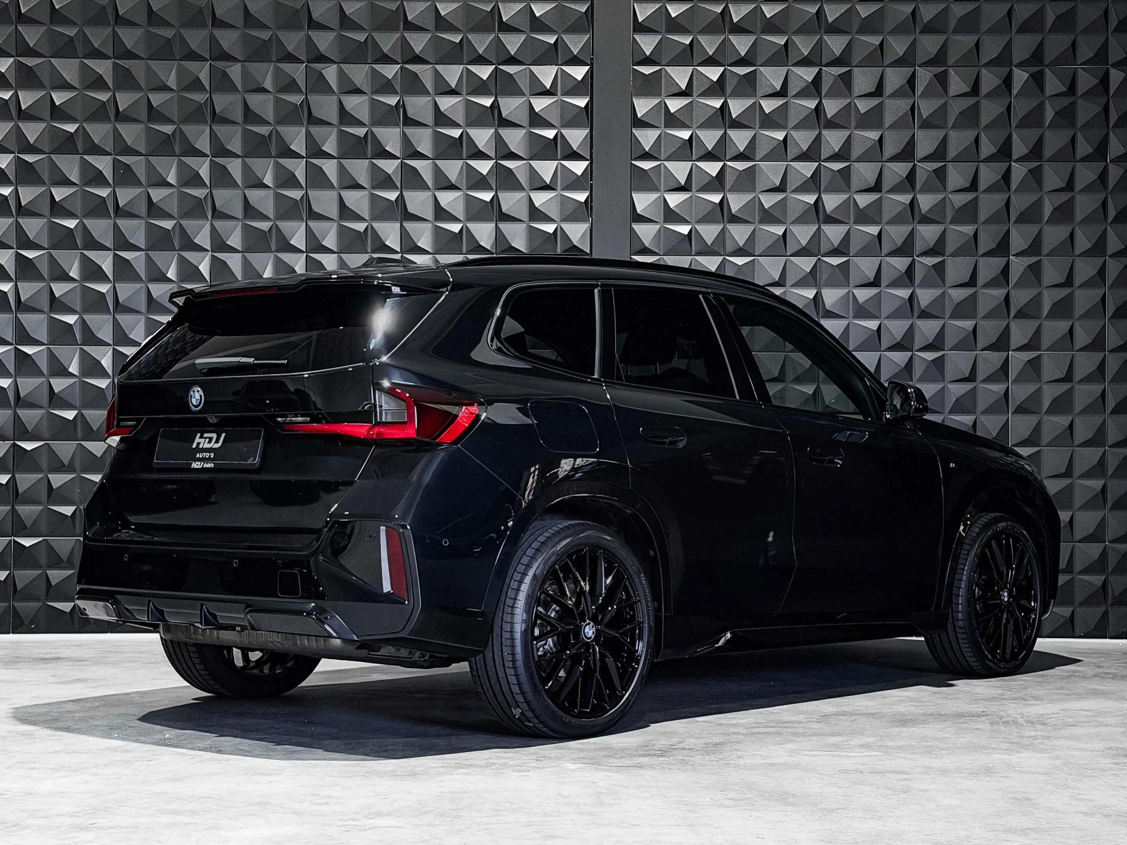 BMW X1 xDrive30e M Sport |Pano | 20"| Trekh. | Topv. | HU — photo 4