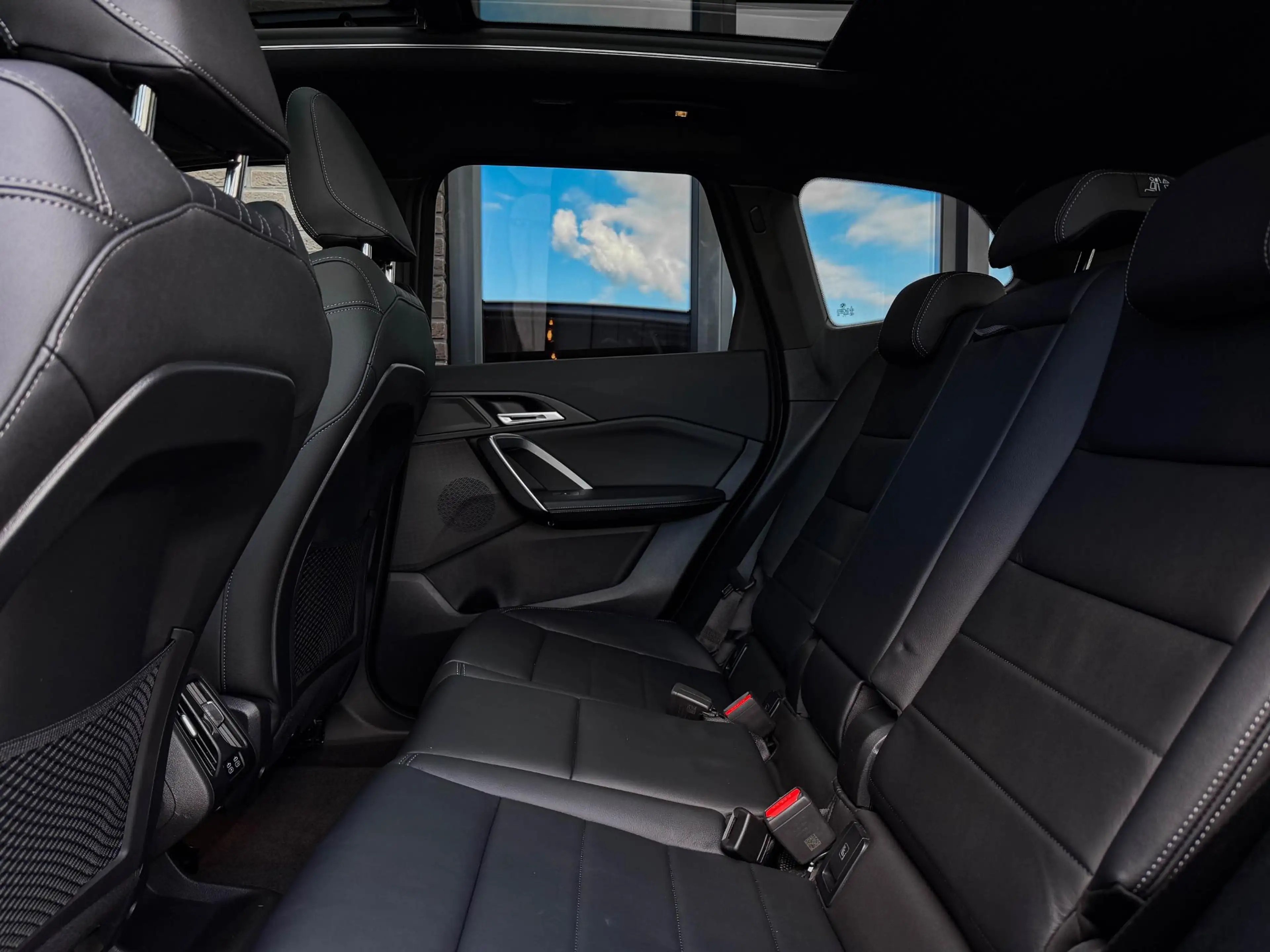 BMW X1 xDrive30e M Sport |Pano | 20"| Trekh. | Topv. | HU — photo 37