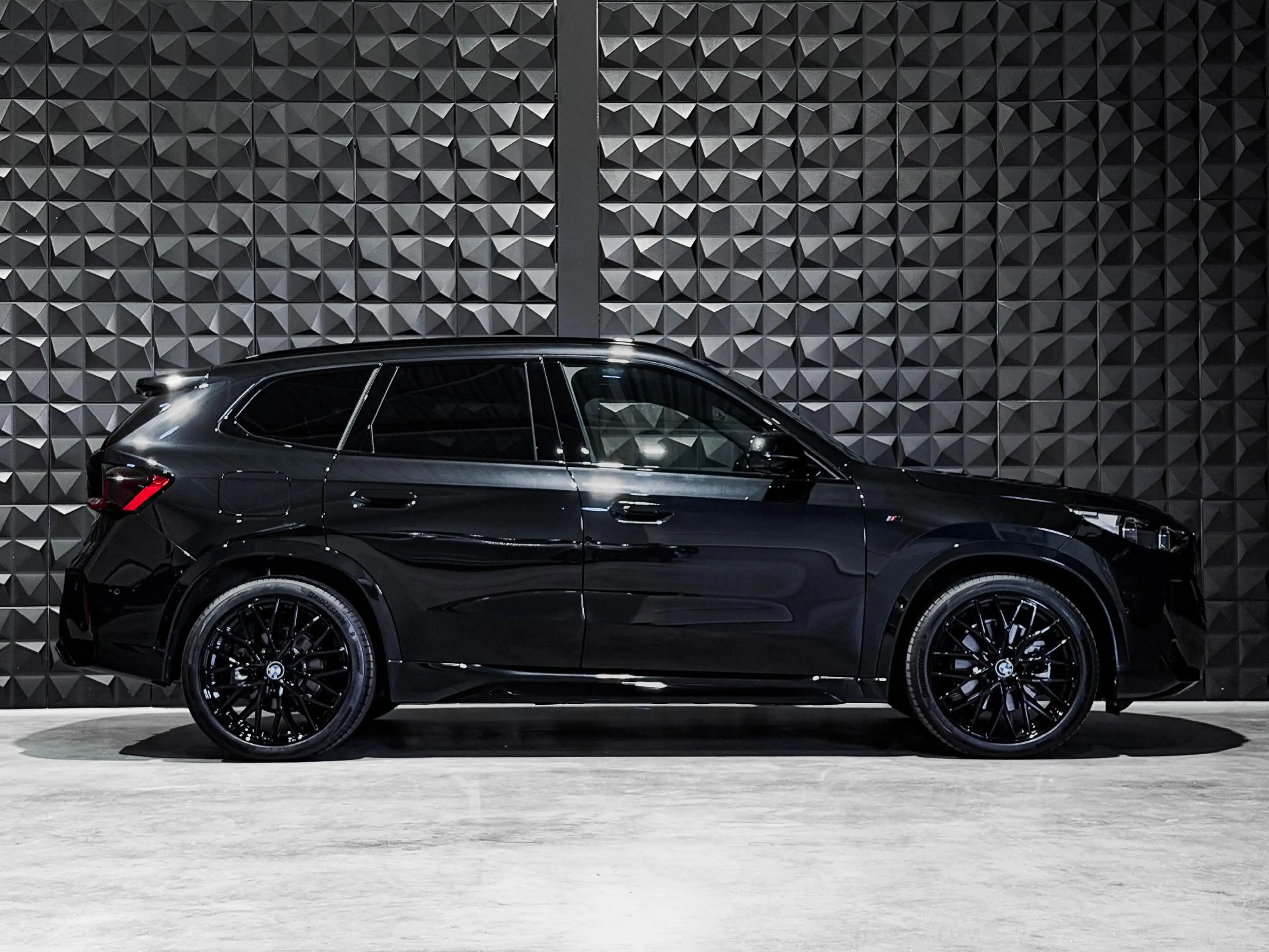 BMW X1 xDrive30e M Sport |Pano | 20"| Trekh. | Topv. | HU — photo 2