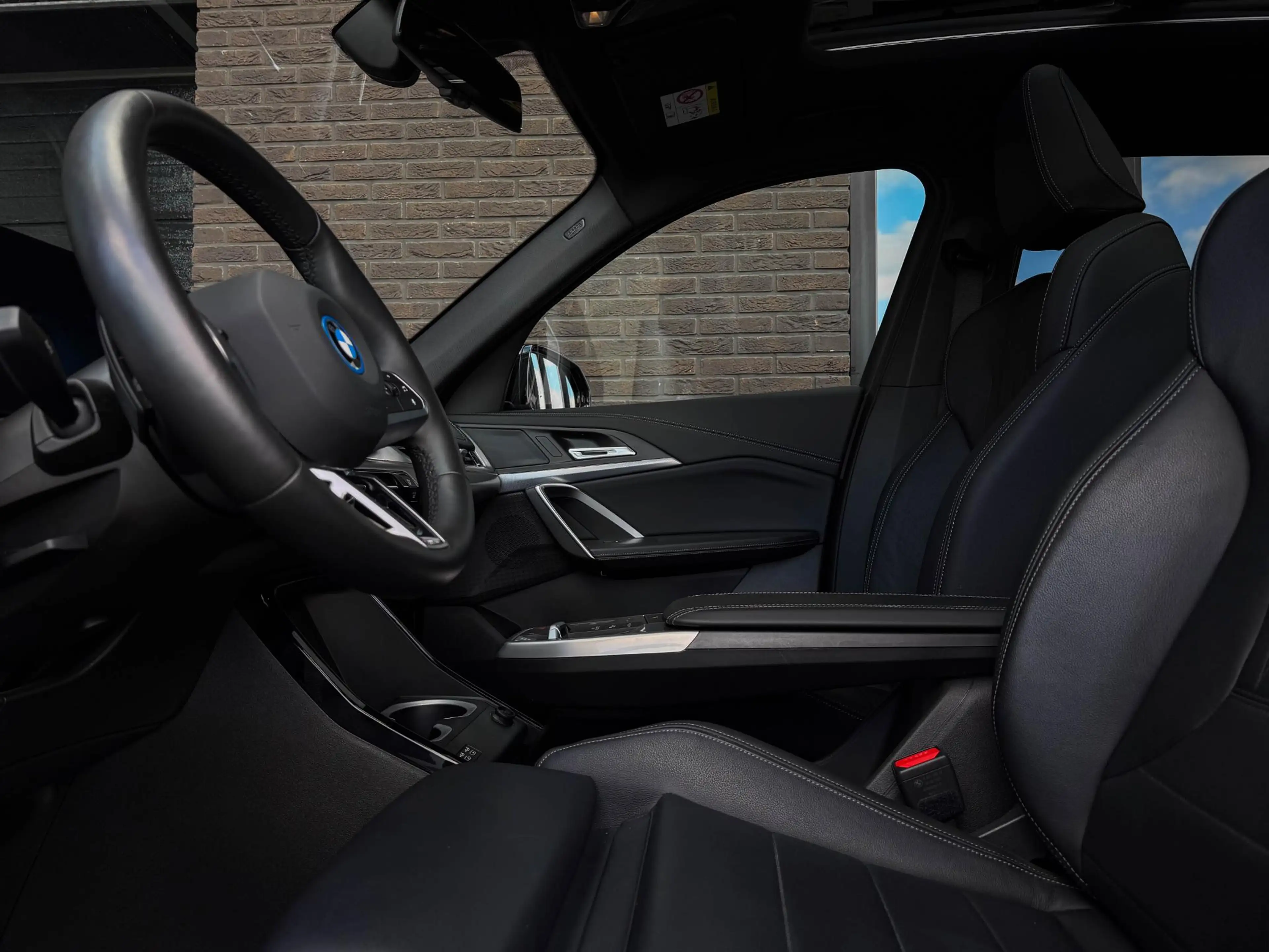BMW X1 xDrive30e M Sport |Pano | 20"| Trekh. | Topv. | HU — photo 8