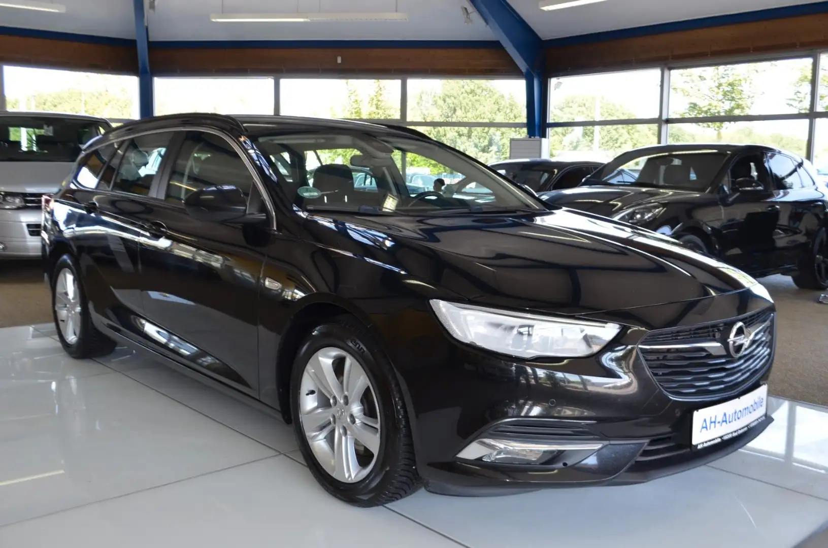 Opel Insignia B Sports Tourer Edition AUTOMATIK / NAV Schwarz - 2