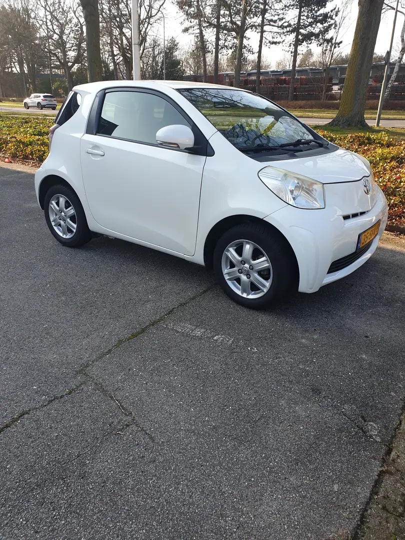 Toyota iQ iQ+1.0+VVTi+Aspiration Bílá - 1