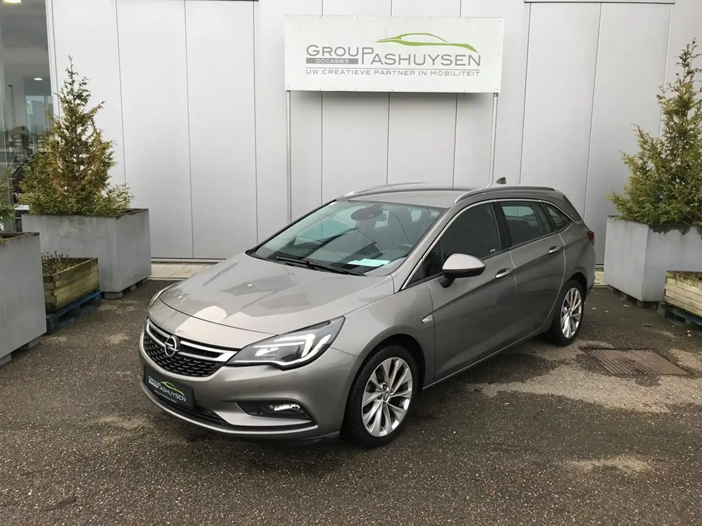 Opel Astra ecoFLEX Edition 1.6cdti 110pk Šedá - 1