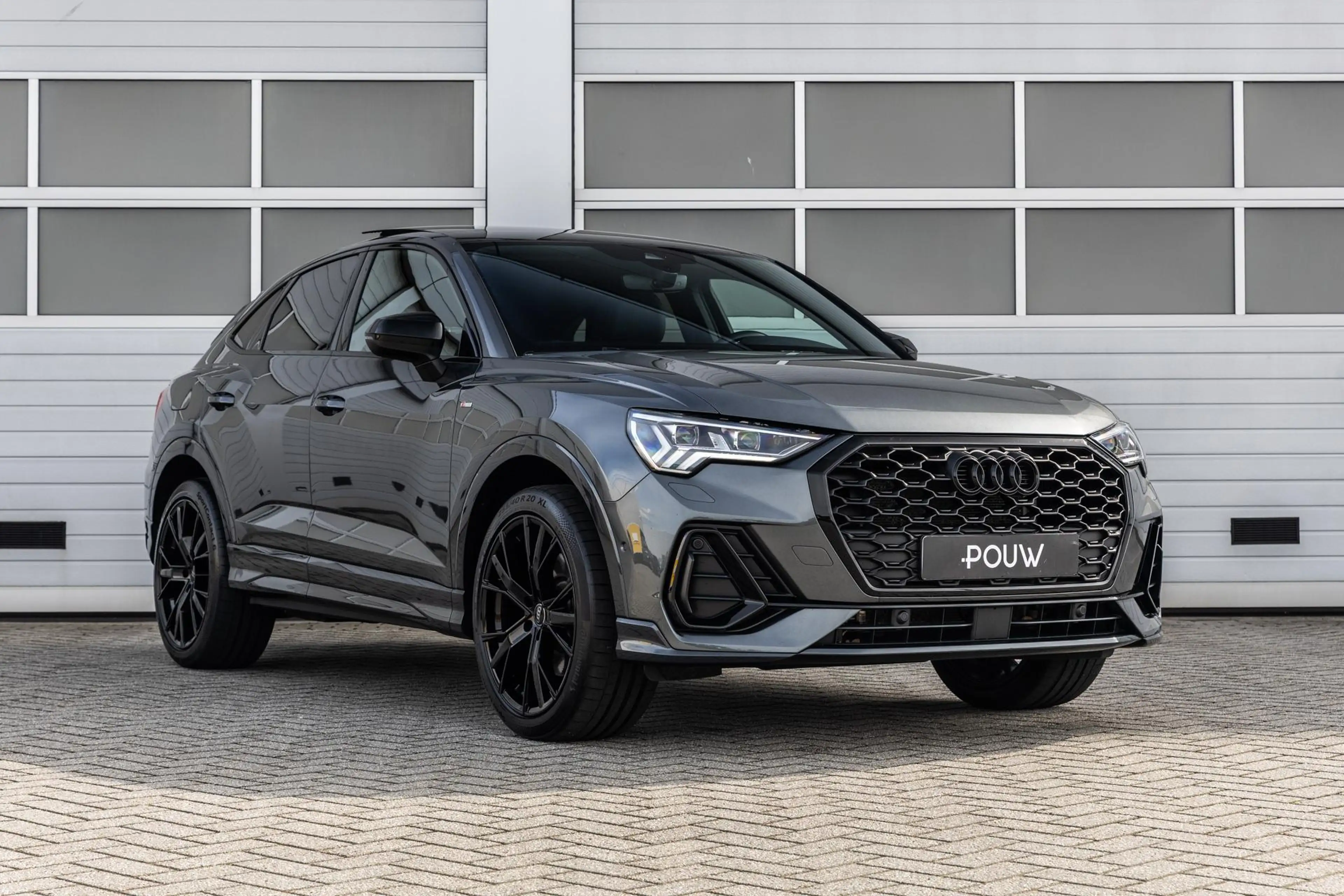 Audi Q3 Sportback 45 TFSIe 245pk PHEV S edition | Panorama — photo 11