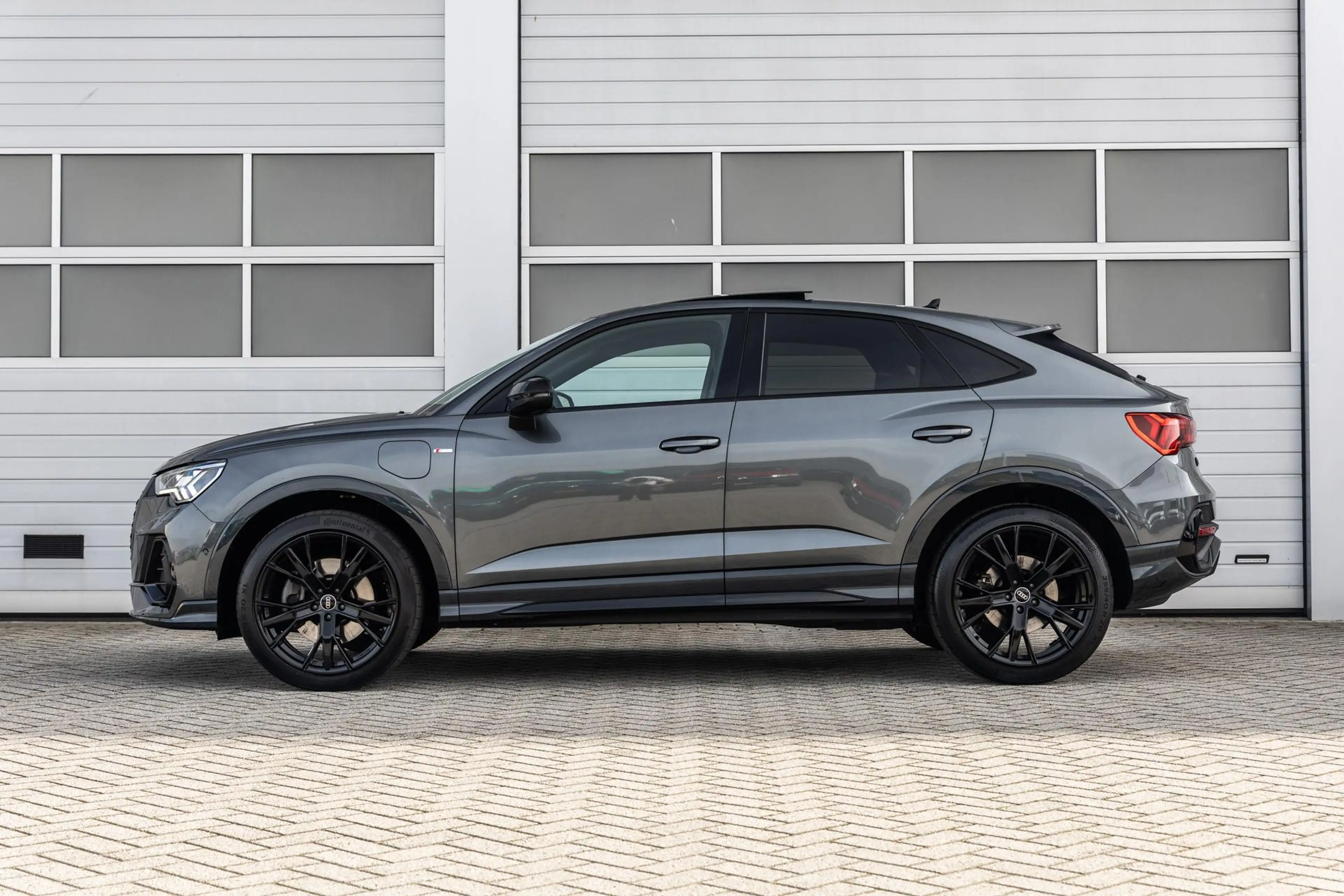 Audi Q3 Sportback 45 TFSIe 245pk PHEV S edition | Panorama — photo 15