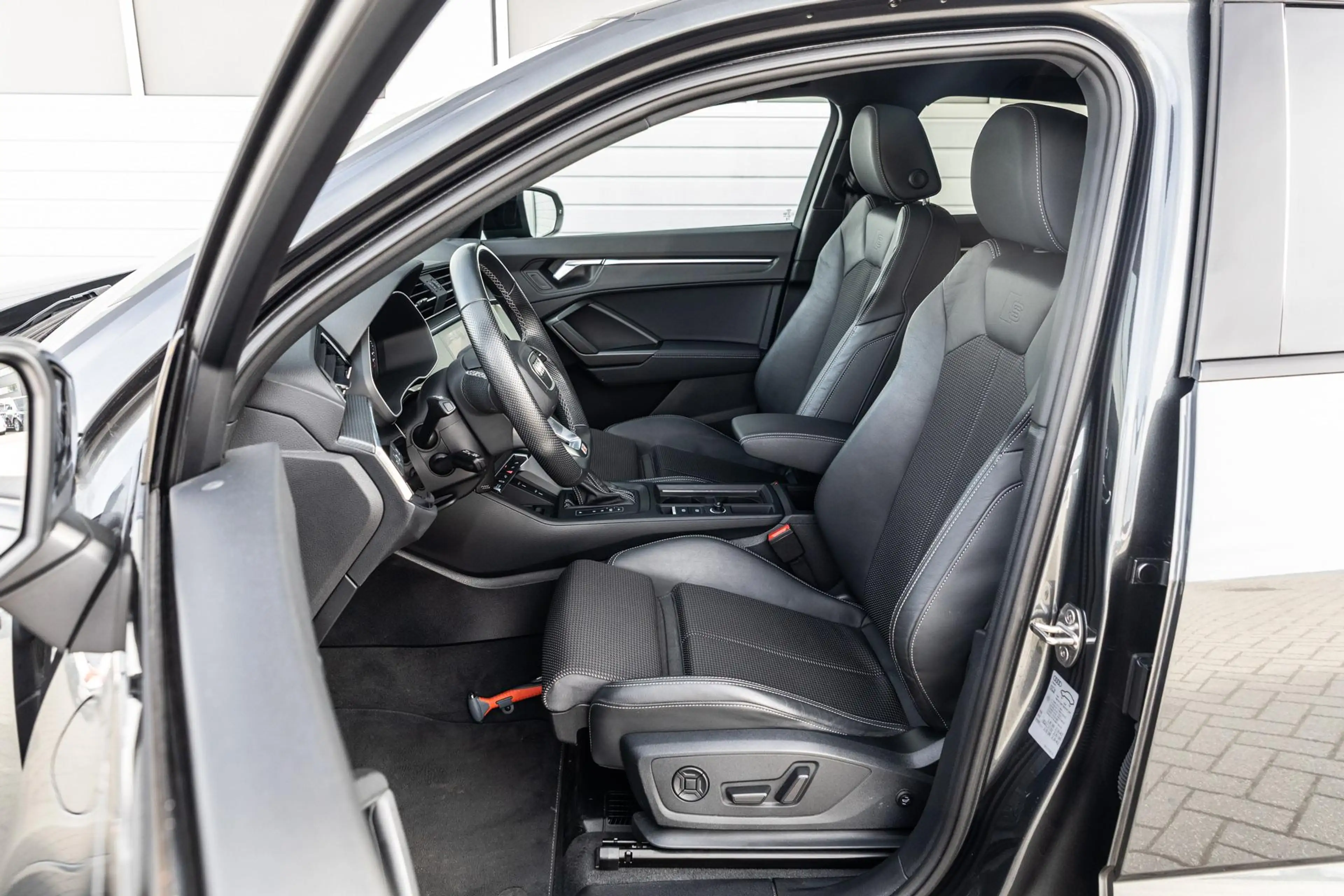 Audi Q3 Sportback 45 TFSIe 245pk PHEV S edition | Panorama — photo 4