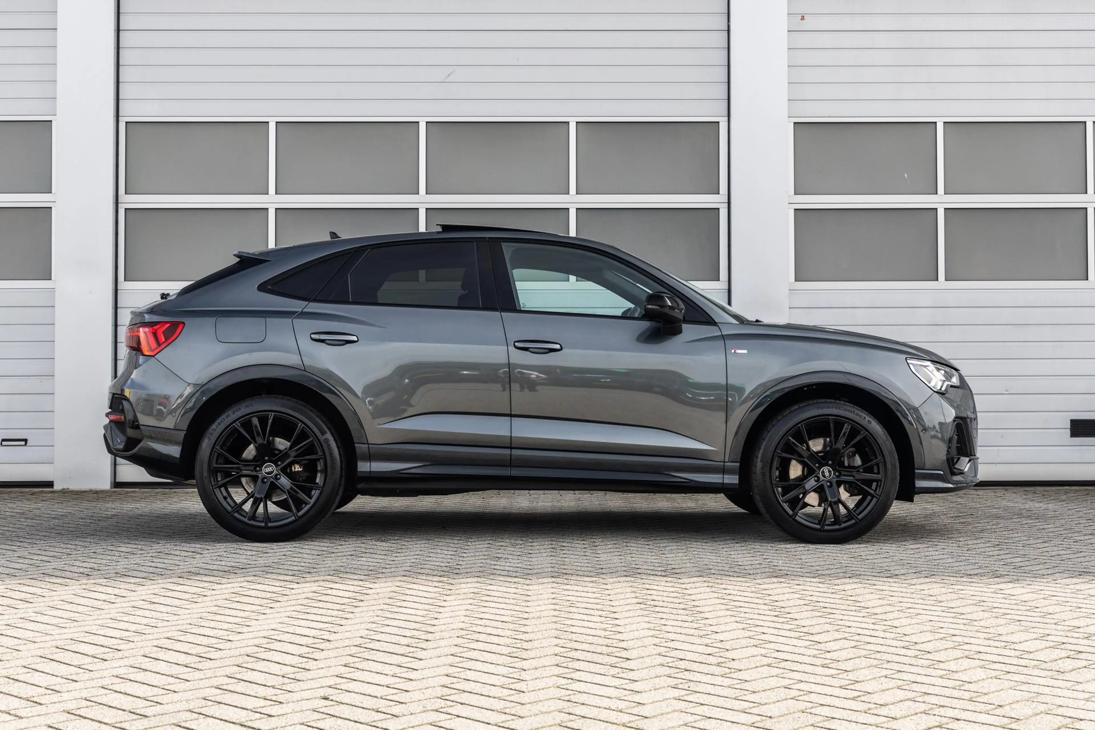 Audi Q3 Sportback 45 TFSIe 245pk PHEV S edition | Panorama — photo 3