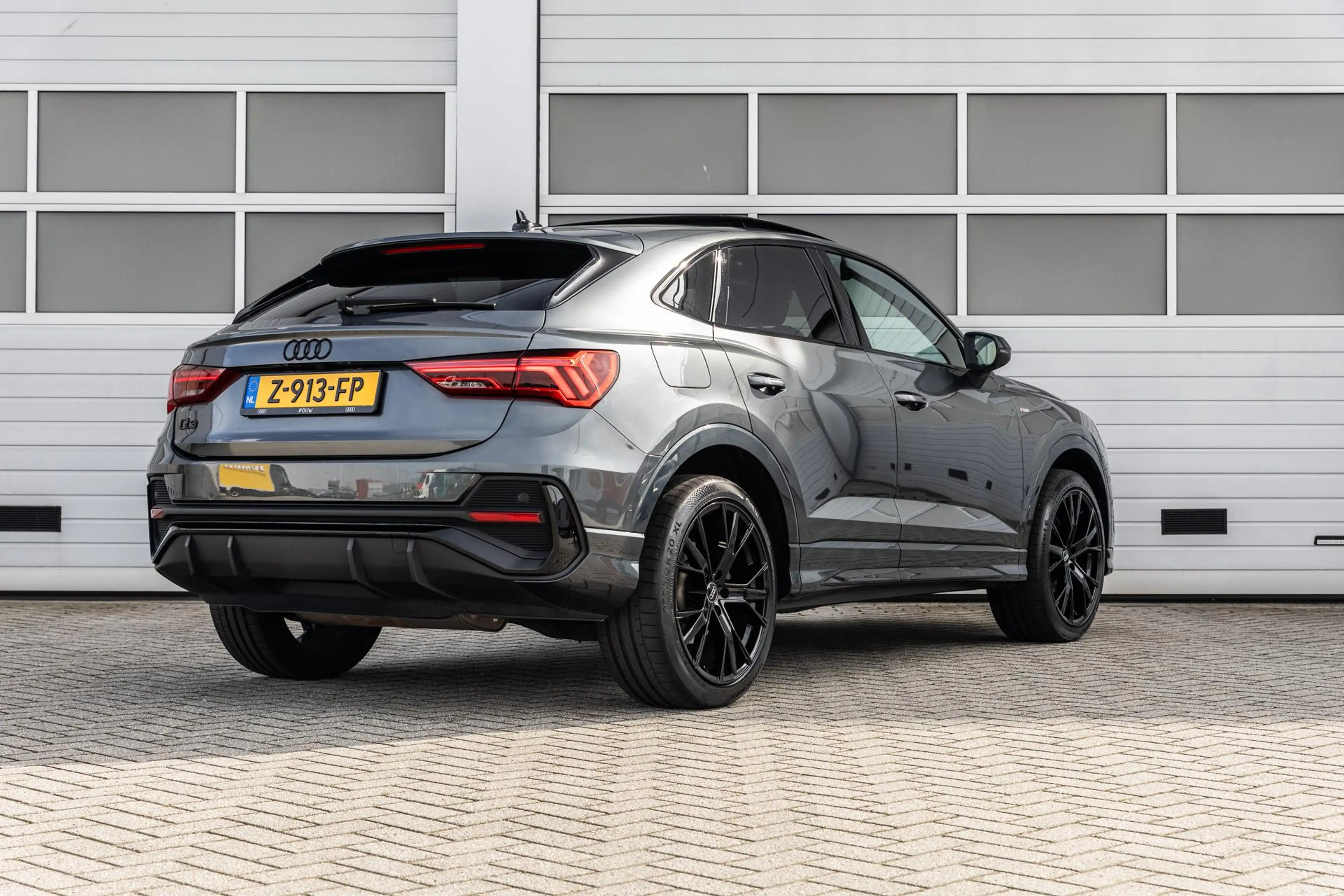 Audi Q3 Sportback 45 TFSIe 245pk PHEV S edition | Panorama — photo 2