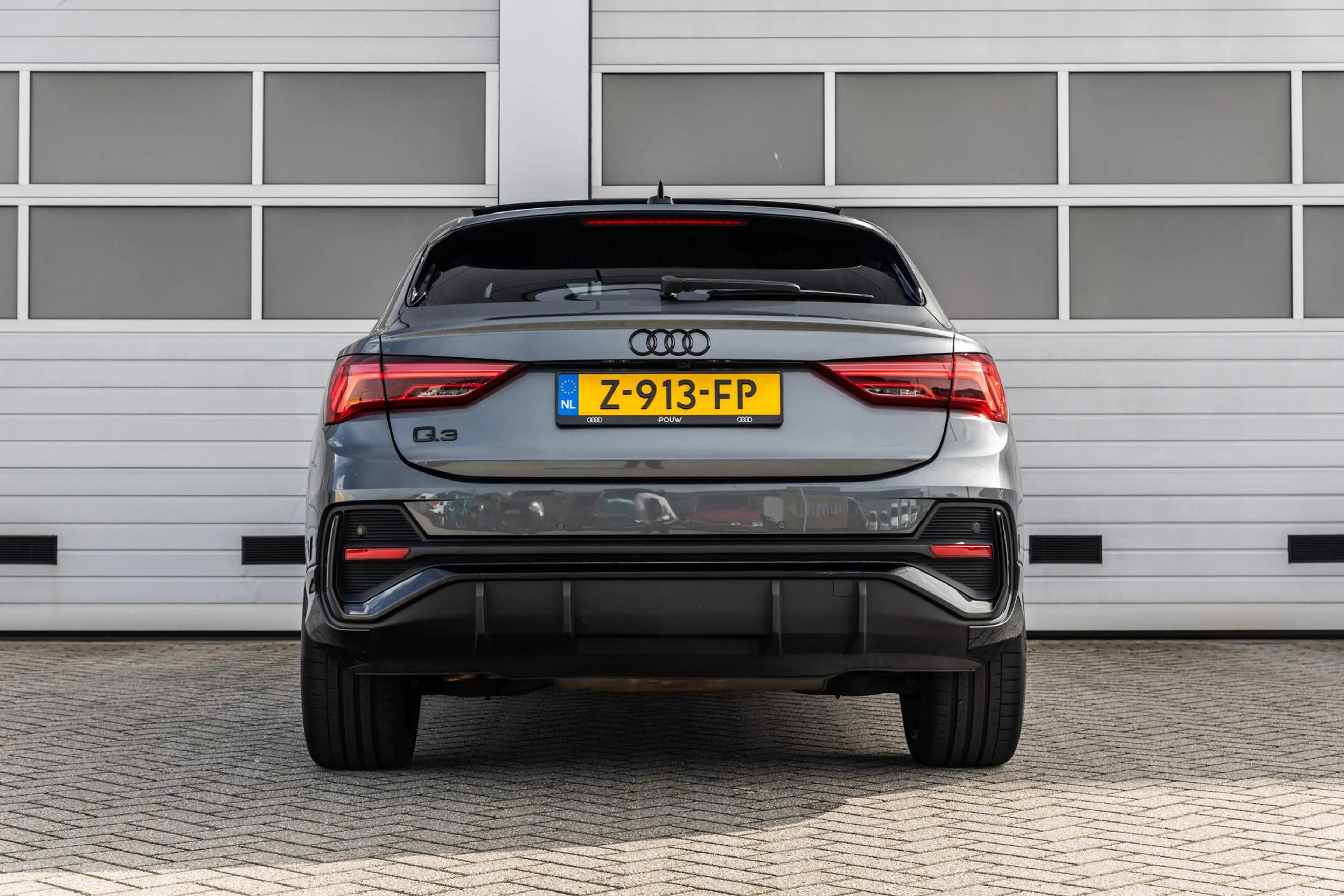 Audi Q3 Sportback 45 TFSIe 245pk PHEV S edition | Panorama — photo 12