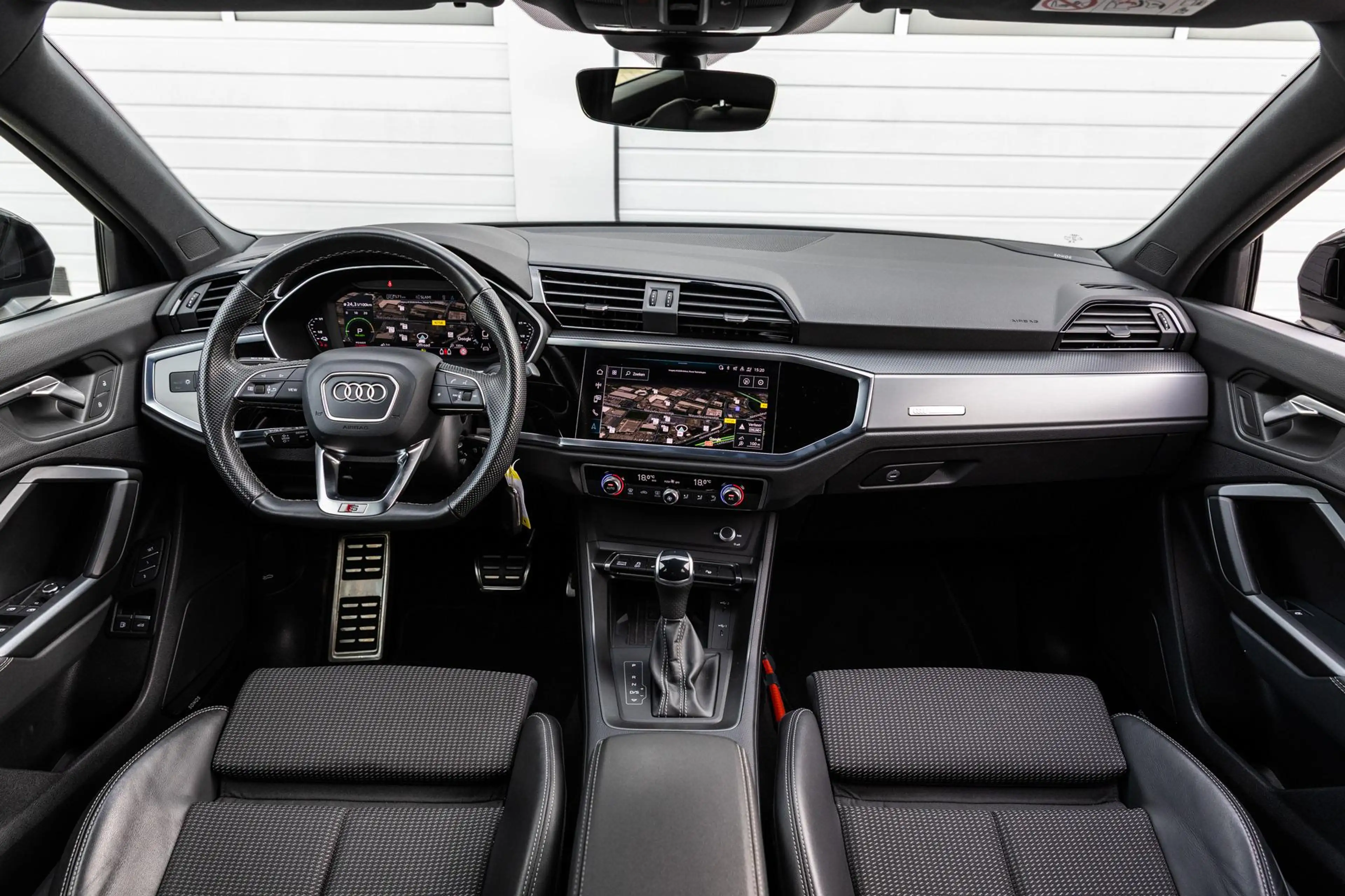 Audi Q3 Sportback 45 TFSIe 245pk PHEV S edition | Panorama — photo 5