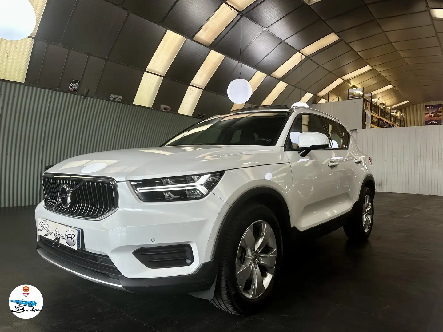 Volvo XC40 B3 163 ch DCT7 Momentum Business Blanc - 1