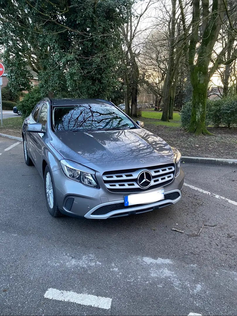 Mercedes-Benz GLA 200 d 7-G DCT Business Edition Gris - 1