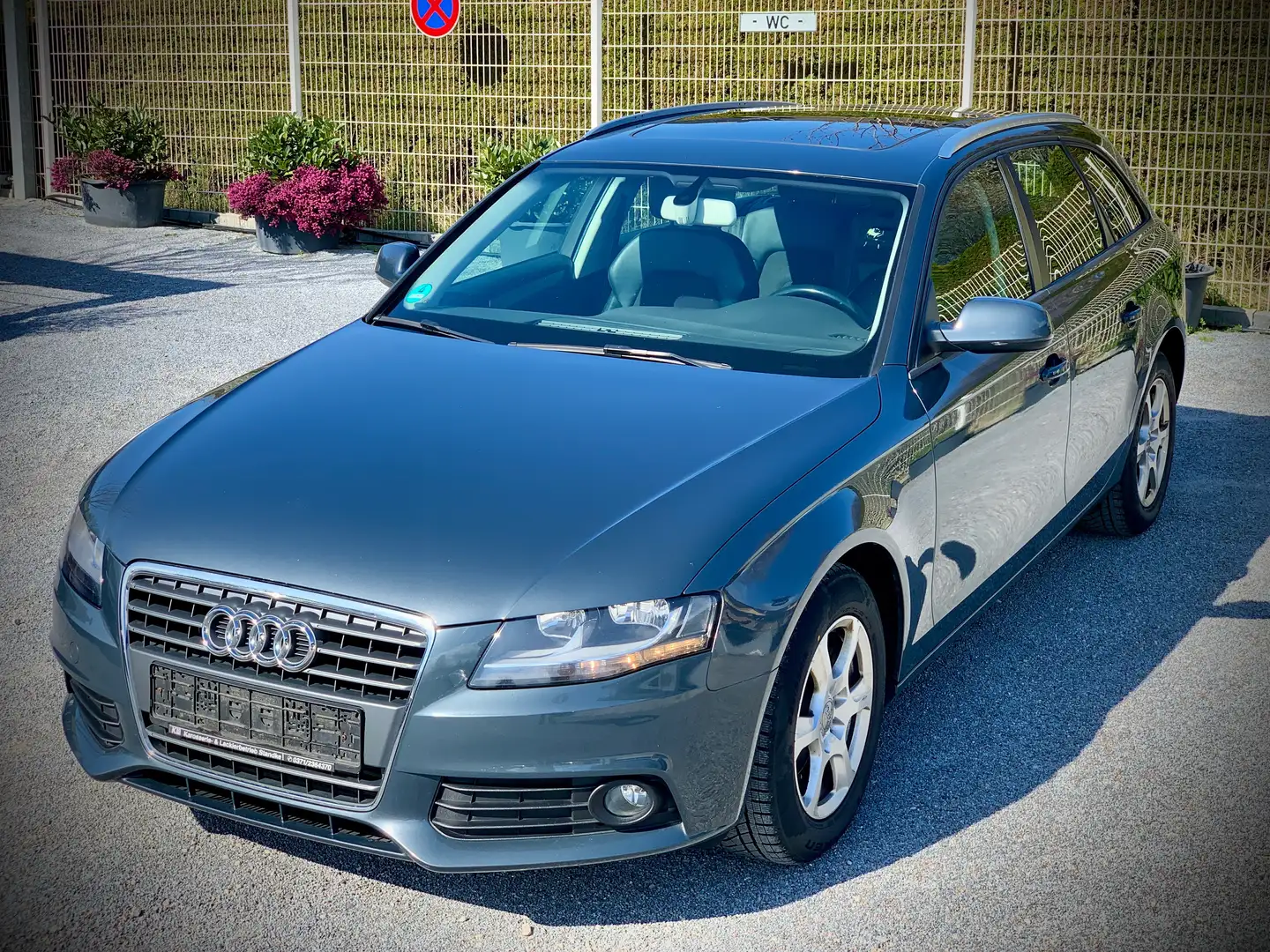 Audi A4 Attraction~PANORAMA~EURO 5~KLIMAAUT.~ALU~LEDER Grau - 1