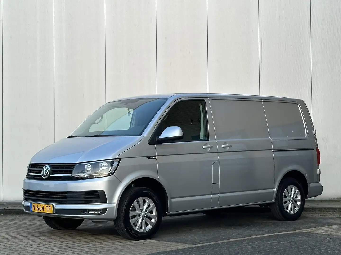 Volkswagen T6 Transporter 2.0 TDI Highline 150PK l 2x Schuifdeur l Camera l Silber - 1