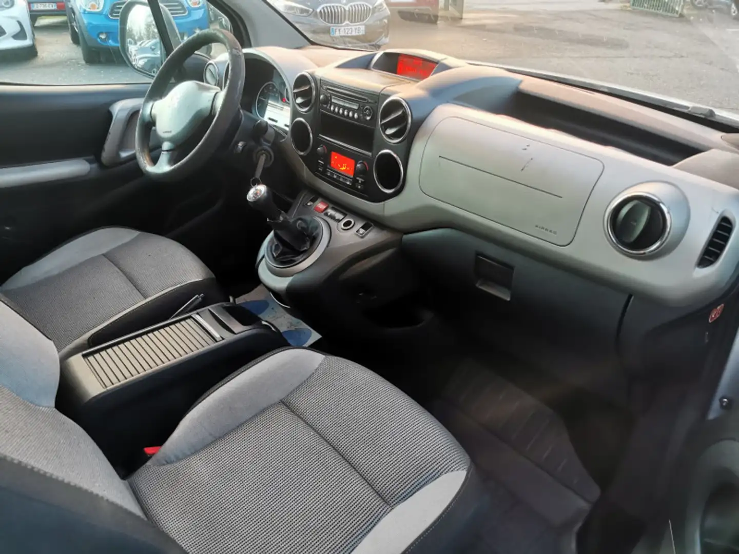Peugeot Partner 1.6 HDI92 FAP FAMILY Gris - 2