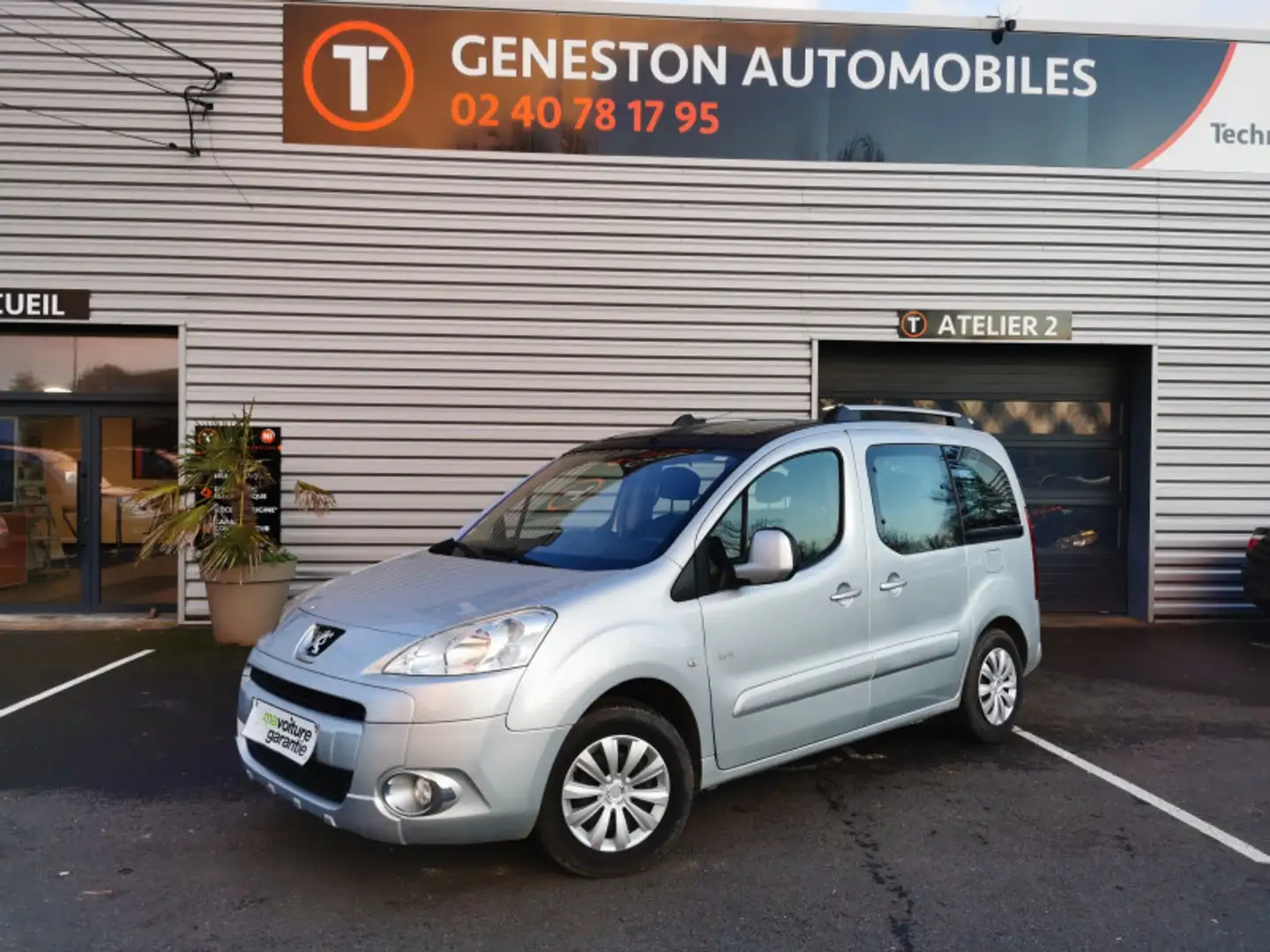 Peugeot Partner 1.6 HDI92 FAP FAMILY Gris - 1