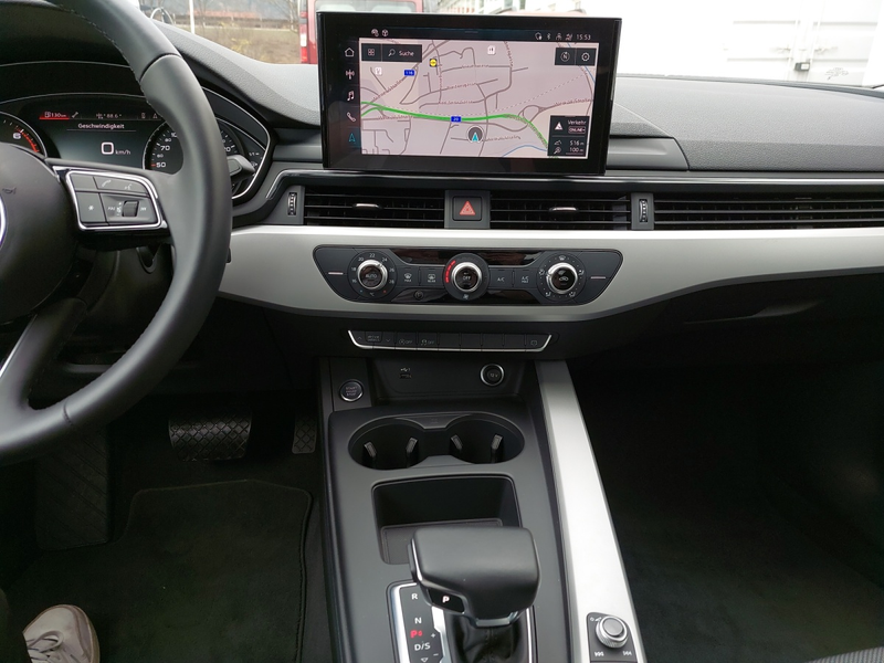 Audi A4 35 TFSI S-line S-tronic — photo 8