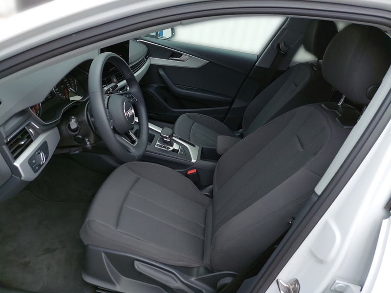 Audi A4 35 TFSI S-line S-tronic — photo 5