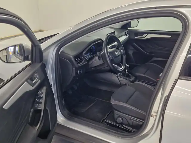 Ford Focus view 5